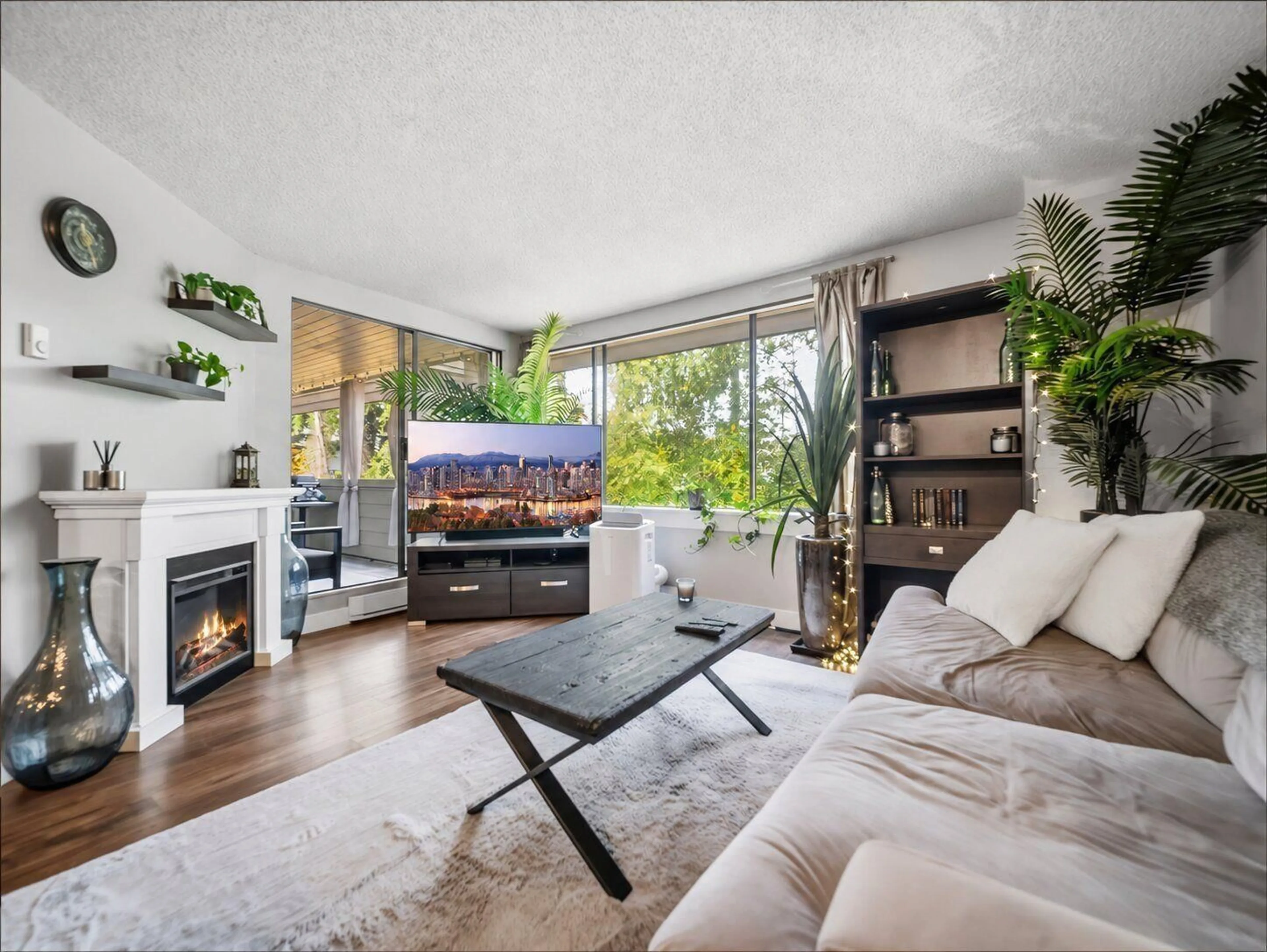Living room with furniture, unknown for 208 - 15272 19 AVENUE, Surrey British Columbia V4A1X6