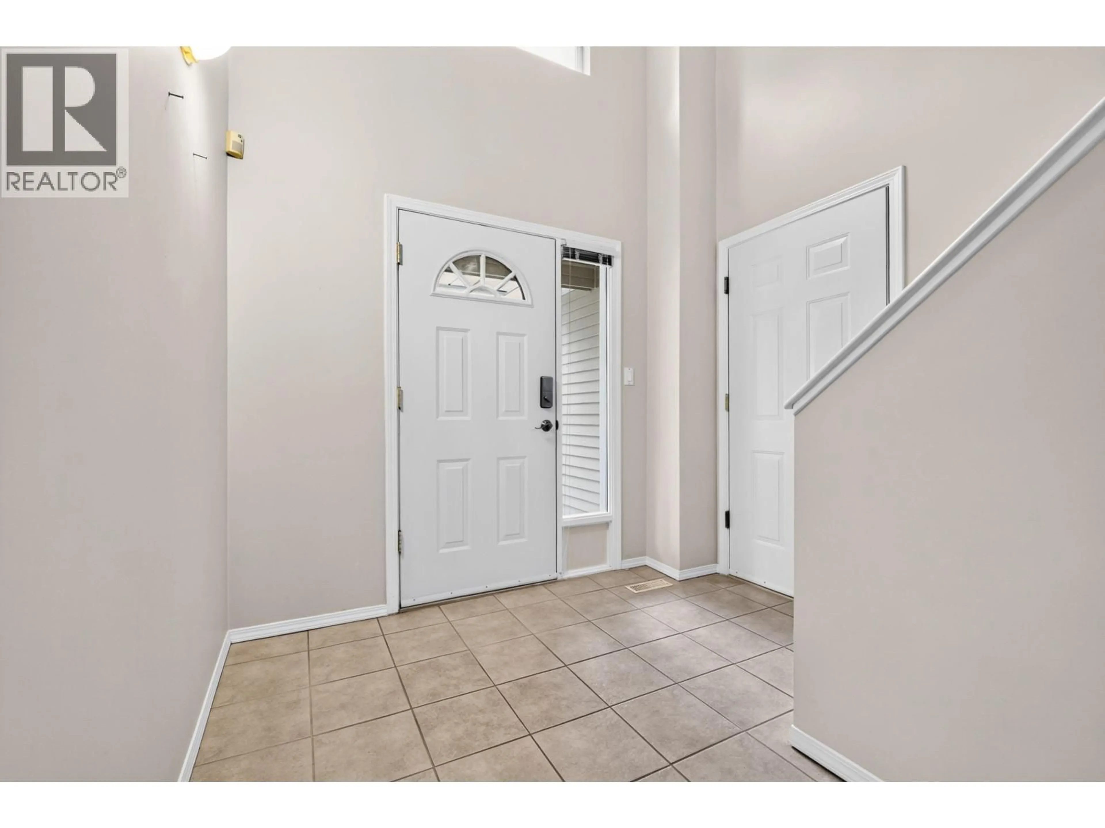 Indoor entryway for 1171 O'FLAHERTY GATE, Port Coquitlam British Columbia V3C6H2