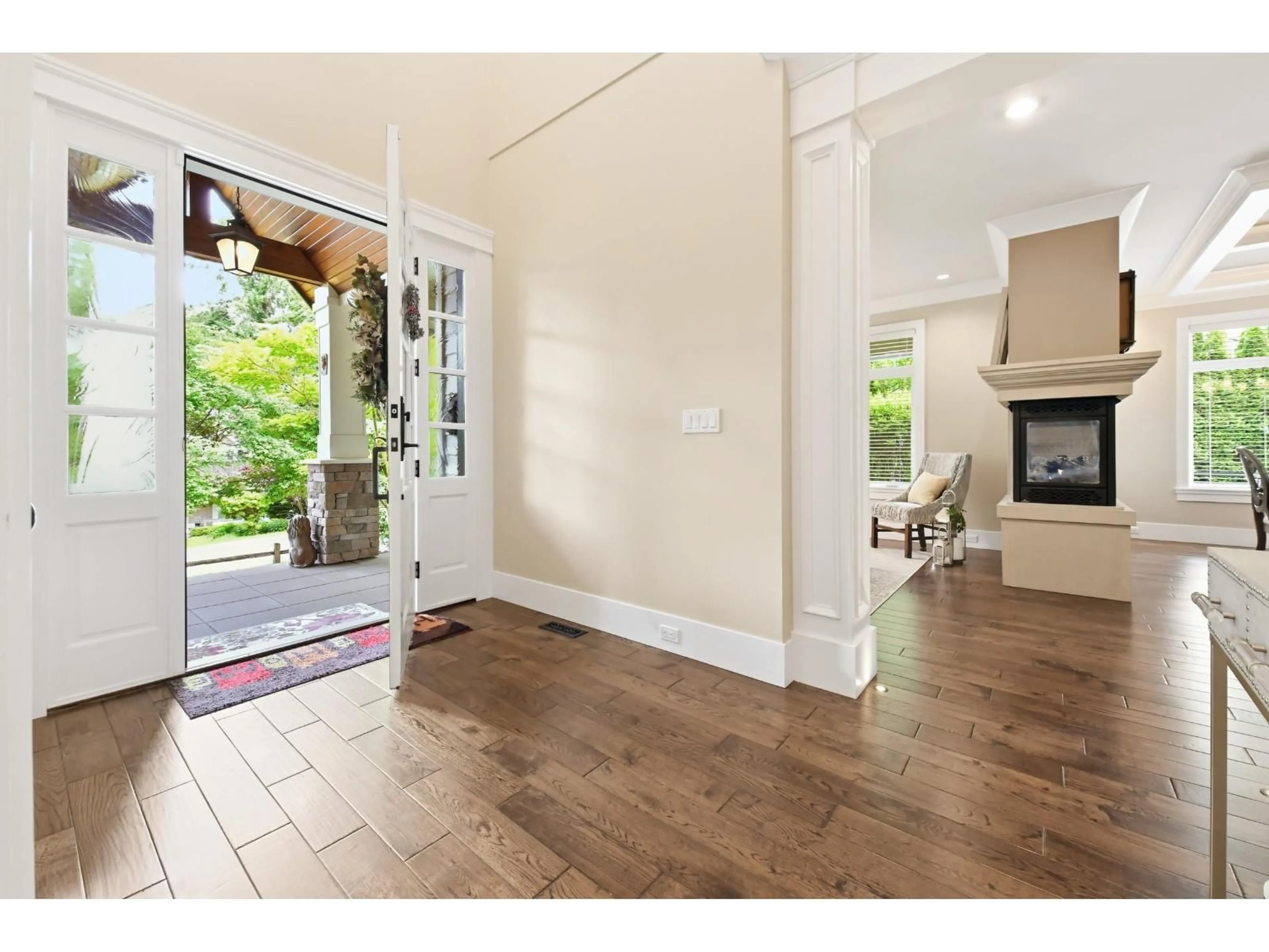 Indoor entryway for 12576 26A AVENUE, Surrey British Columbia V4A2M2