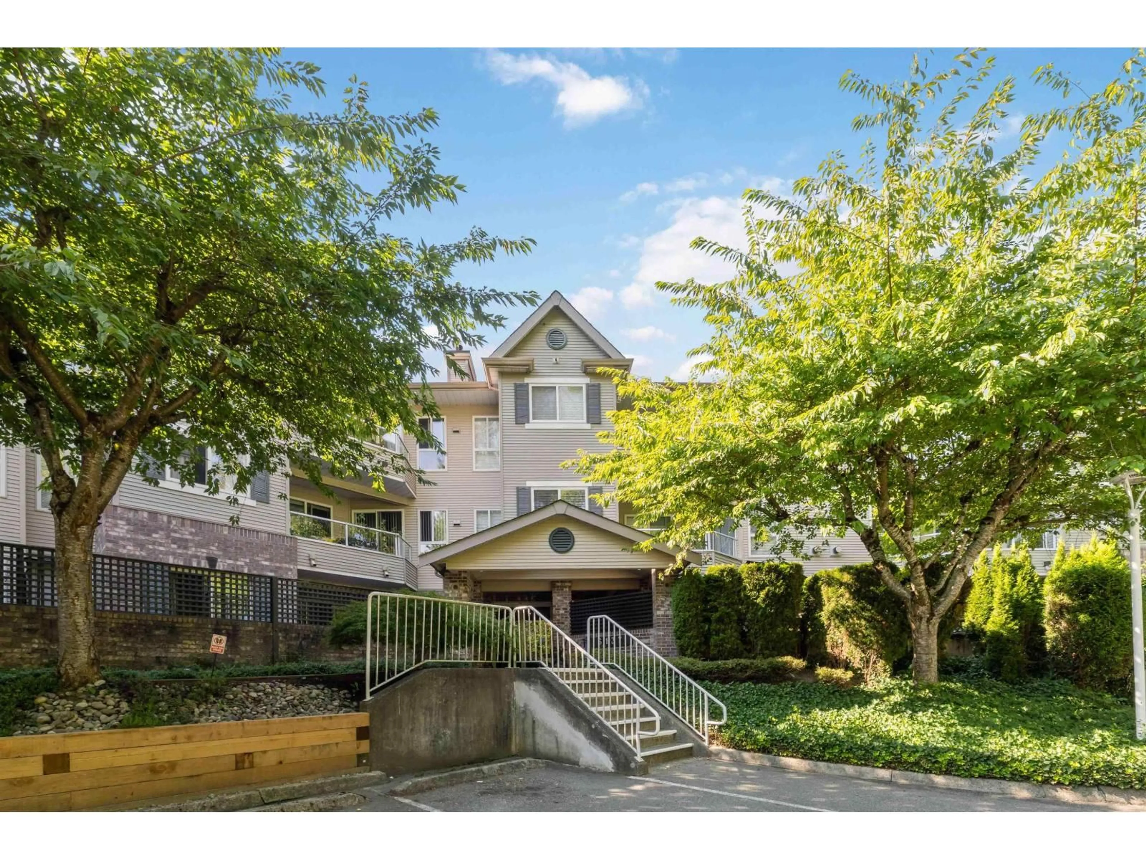 Unknown for 105 - 16137 83 AVENUE, Surrey British Columbia V4N0N1