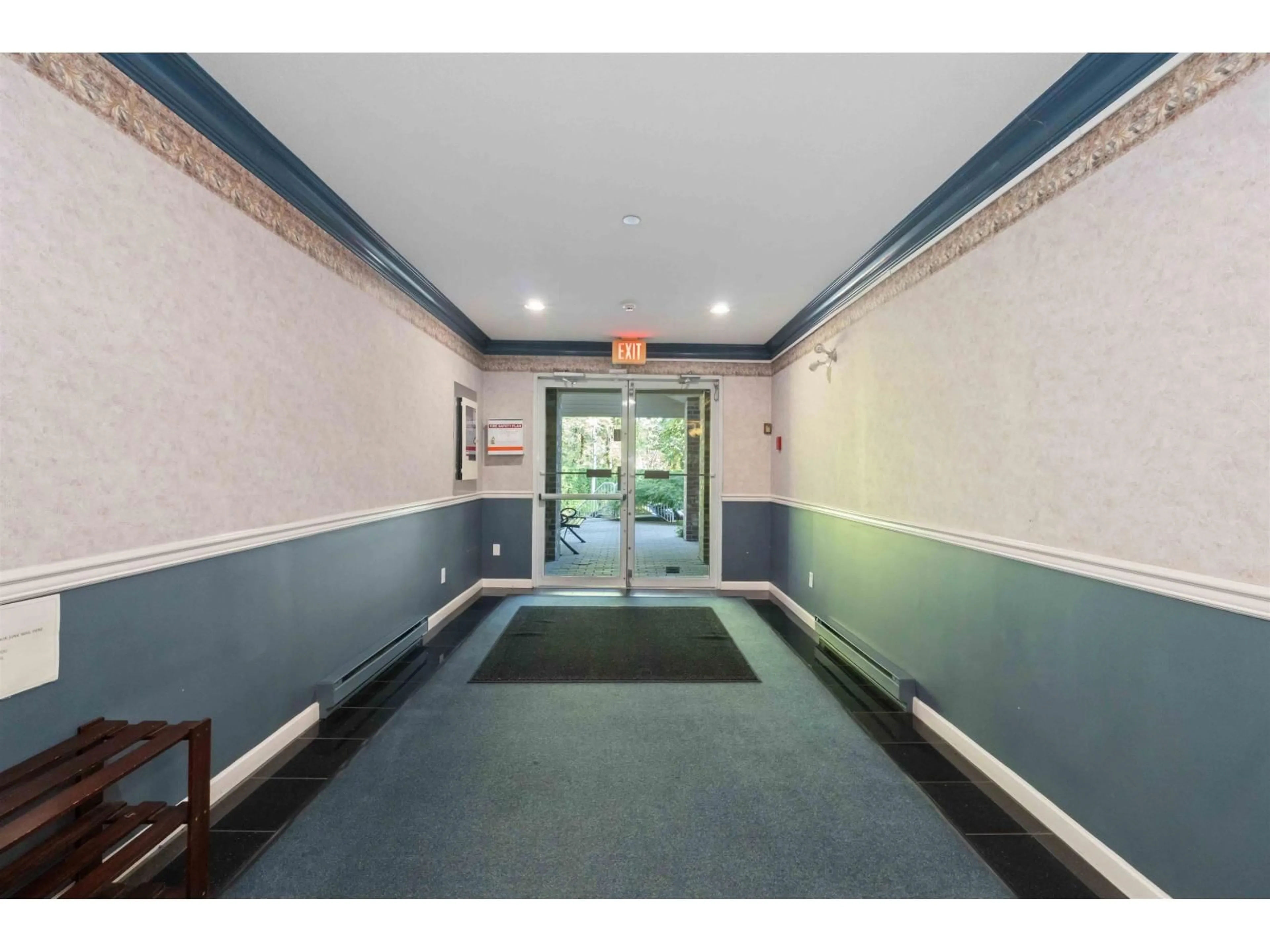 Indoor foyer for 105 - 16137 83 AVENUE, Surrey British Columbia V4N0N1