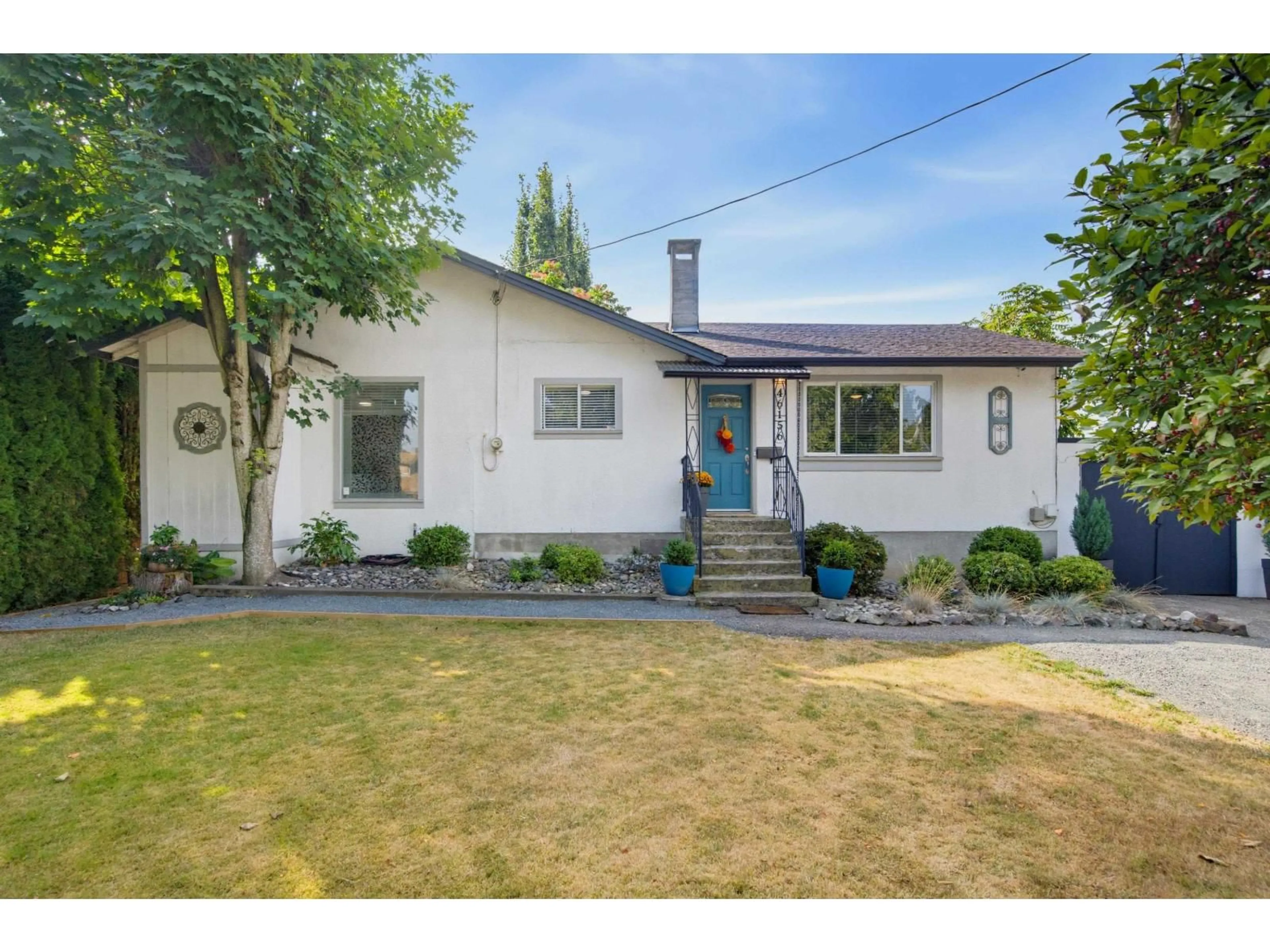 Home with vinyl exterior material, street for 46156 THIRD AVENUE, Chilliwack British Columbia V2P1R6