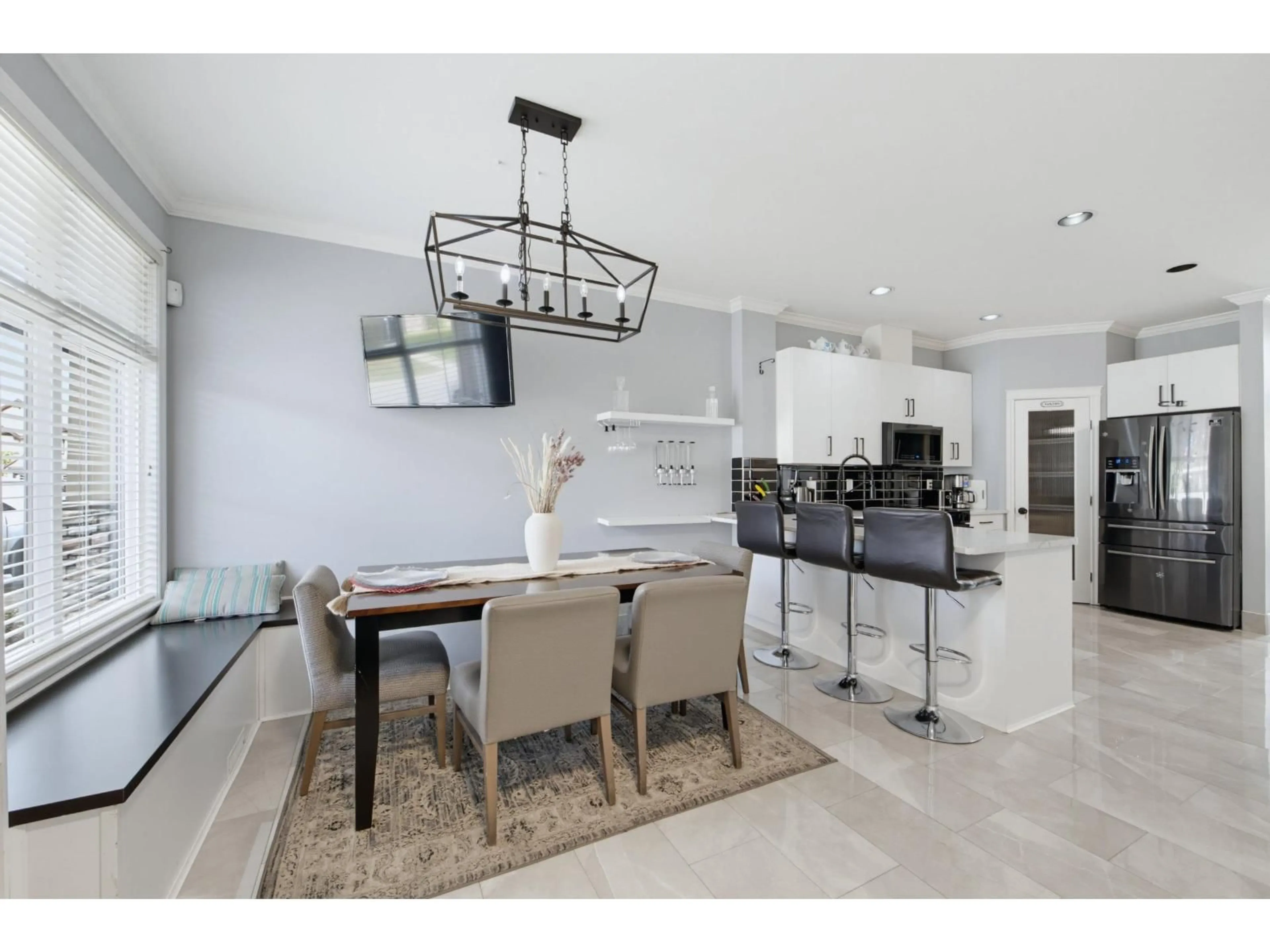 Open concept kitchen, ceramic/tile floor for 15 - 6577 SOUTHDOWNE PLACE, Chilliwack British Columbia V2R0H4
