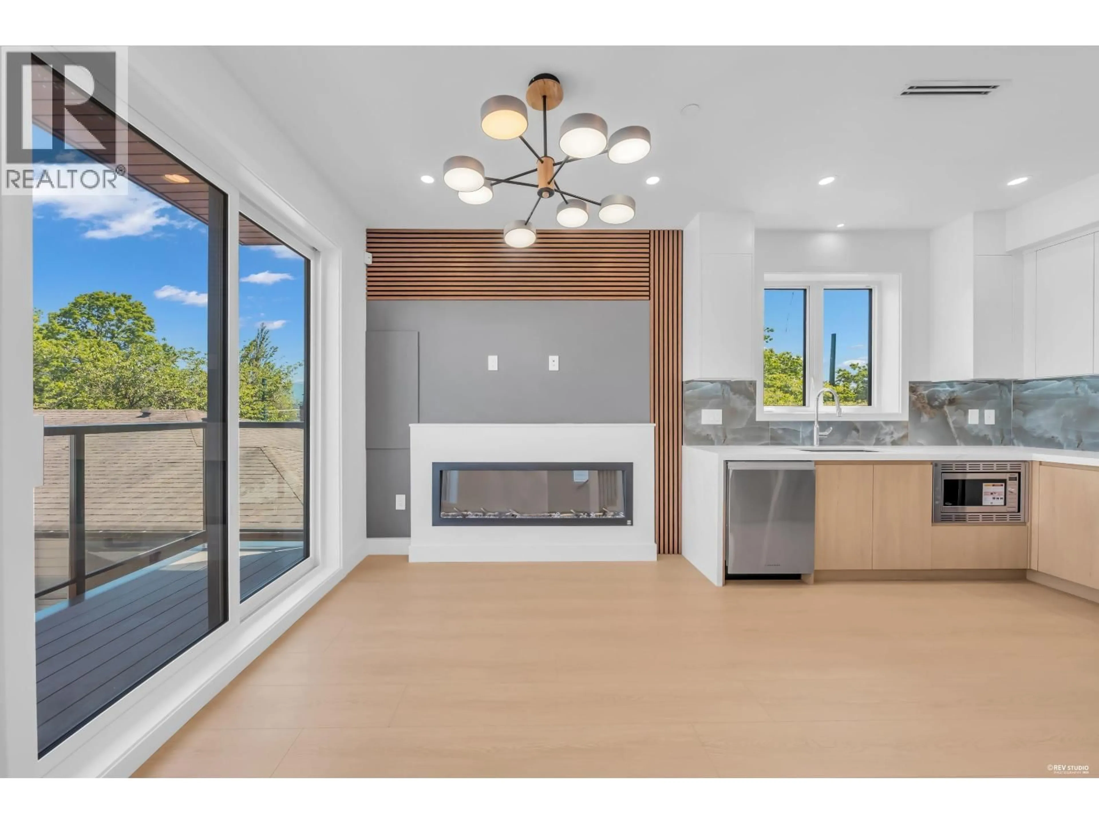 Open concept kitchen, ceramic/tile floor for 3 - 2893 ETON STREET, Vancouver British Columbia V5K1K4