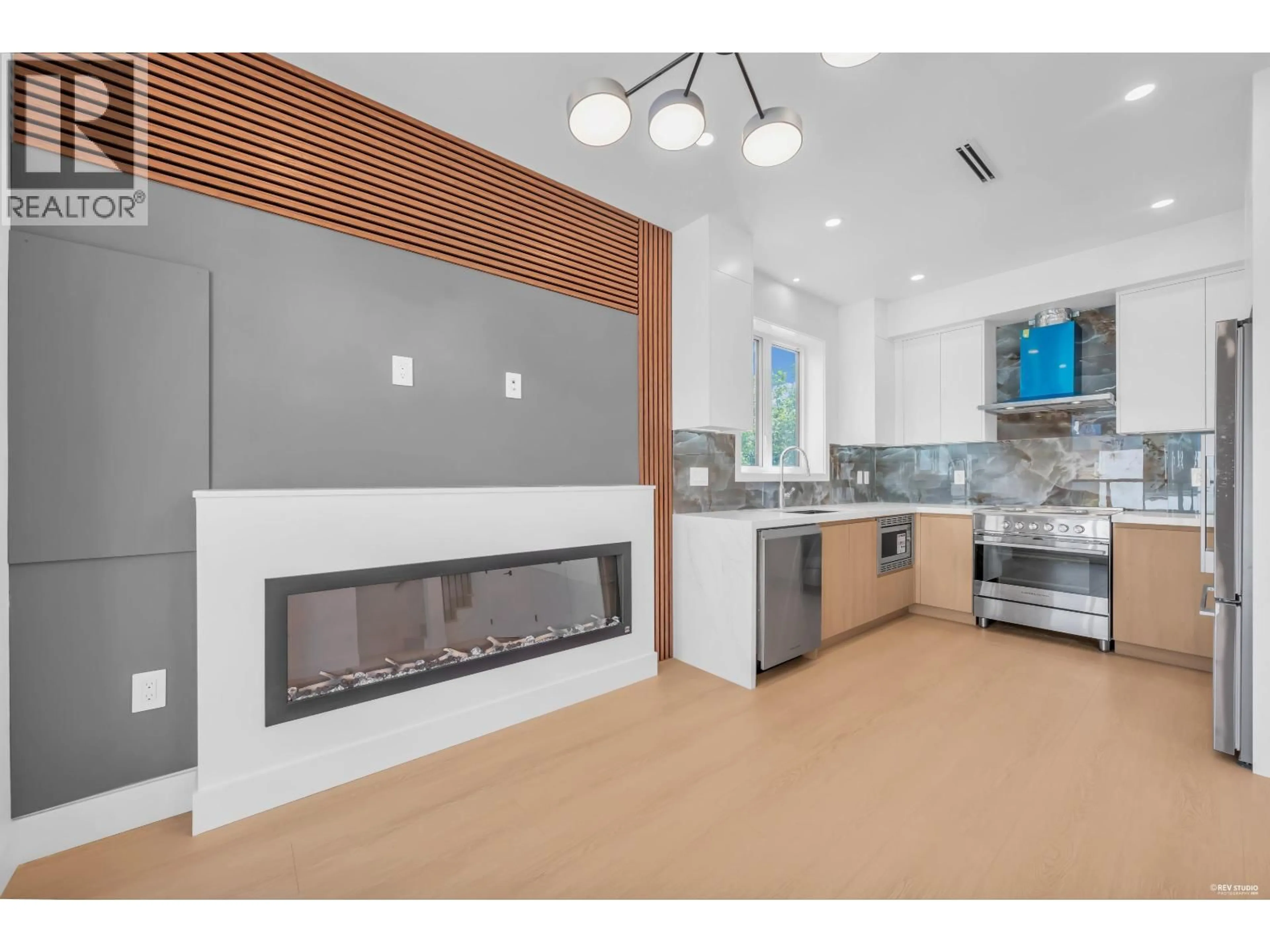 Open concept kitchen, ceramic/tile floor for 3 - 2893 ETON STREET, Vancouver British Columbia V5K1K4