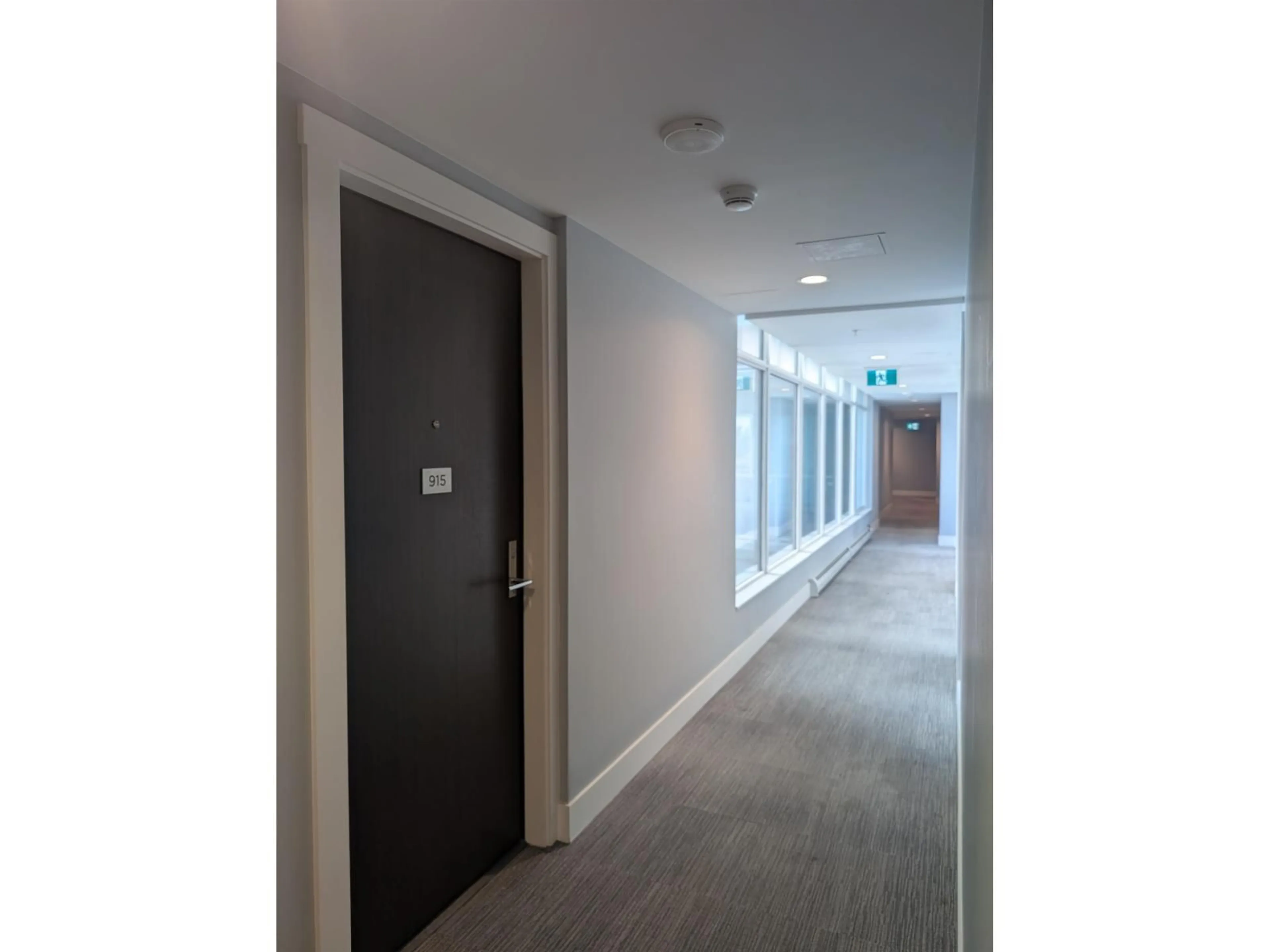 Indoor foyer for #915 - 13350 CENTRAL AVENUE, Surrey British Columbia V3T0S1