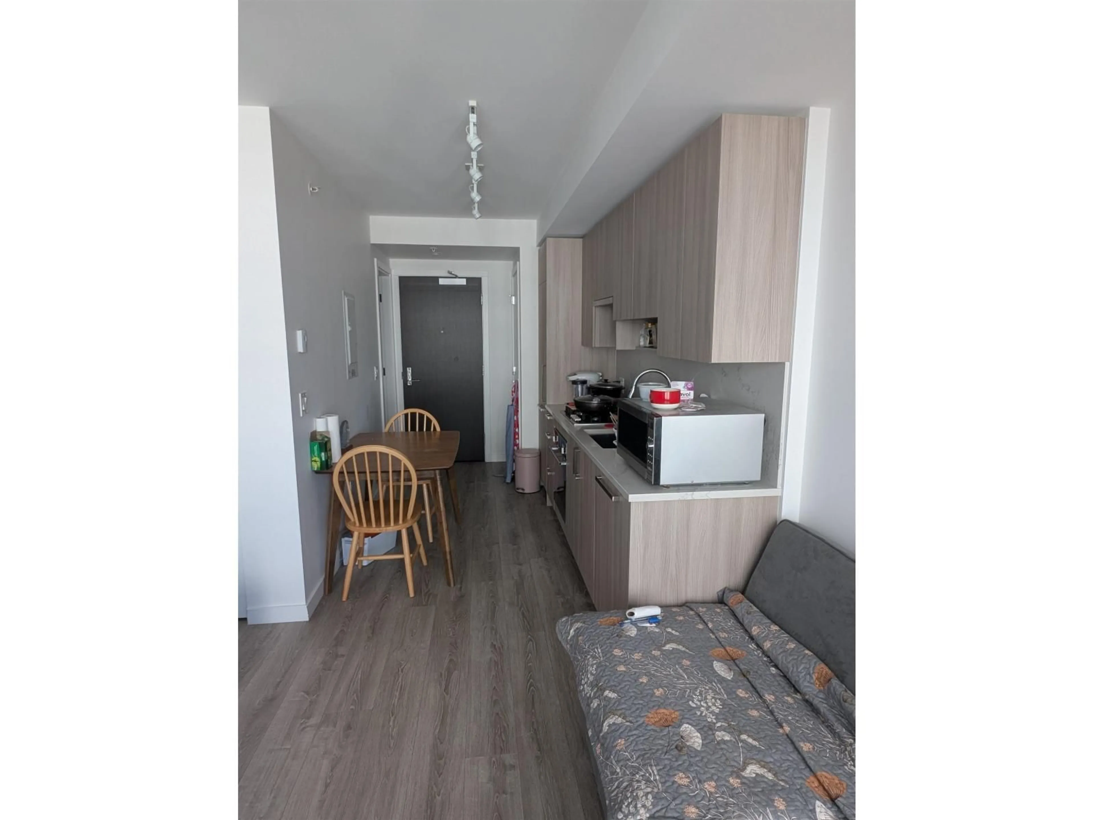 A pic of a room for #915 - 13350 CENTRAL AVENUE, Surrey British Columbia V3T0S1
