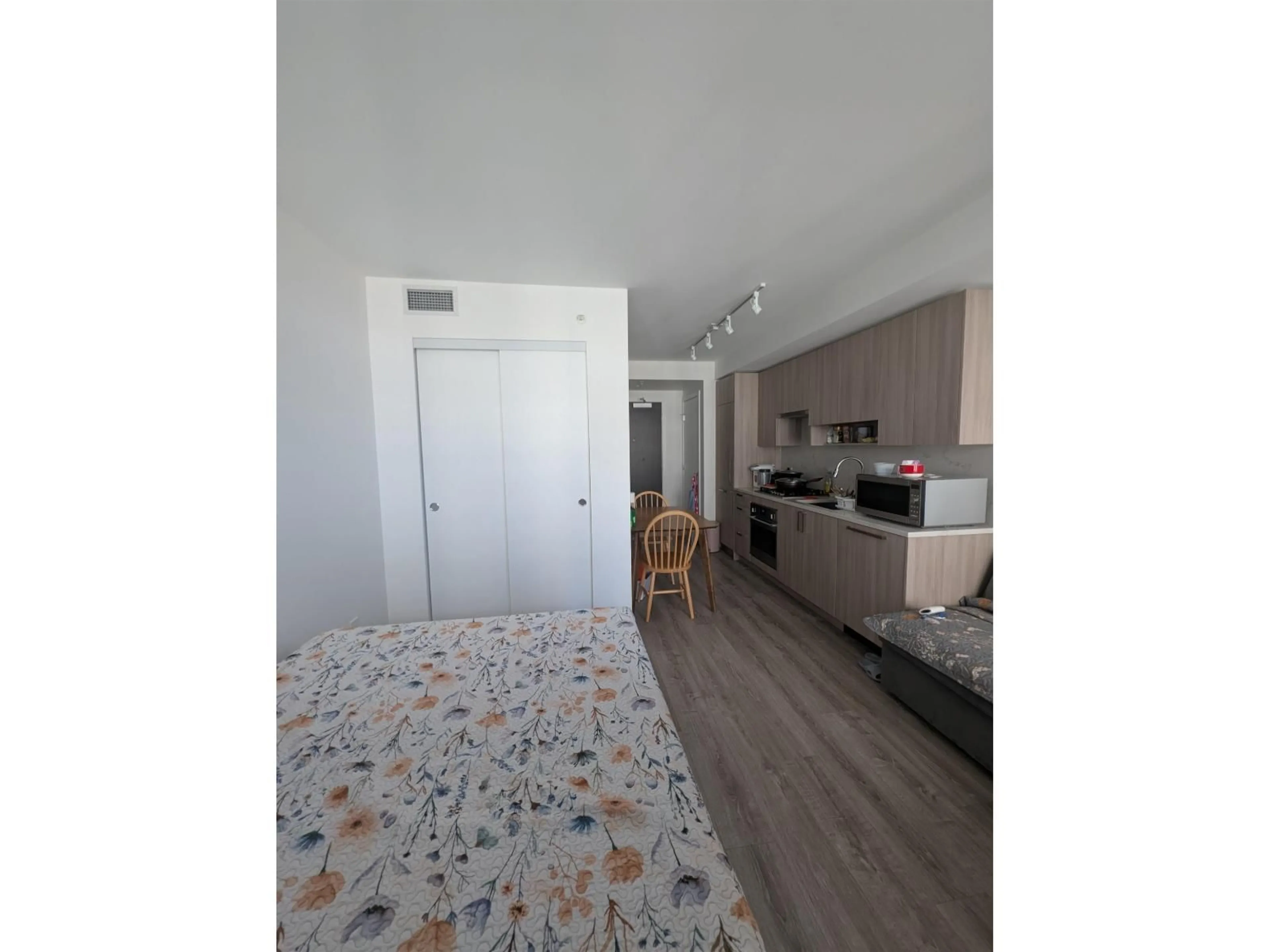 A pic of a room for #915 - 13350 CENTRAL AVENUE, Surrey British Columbia V3T0S1