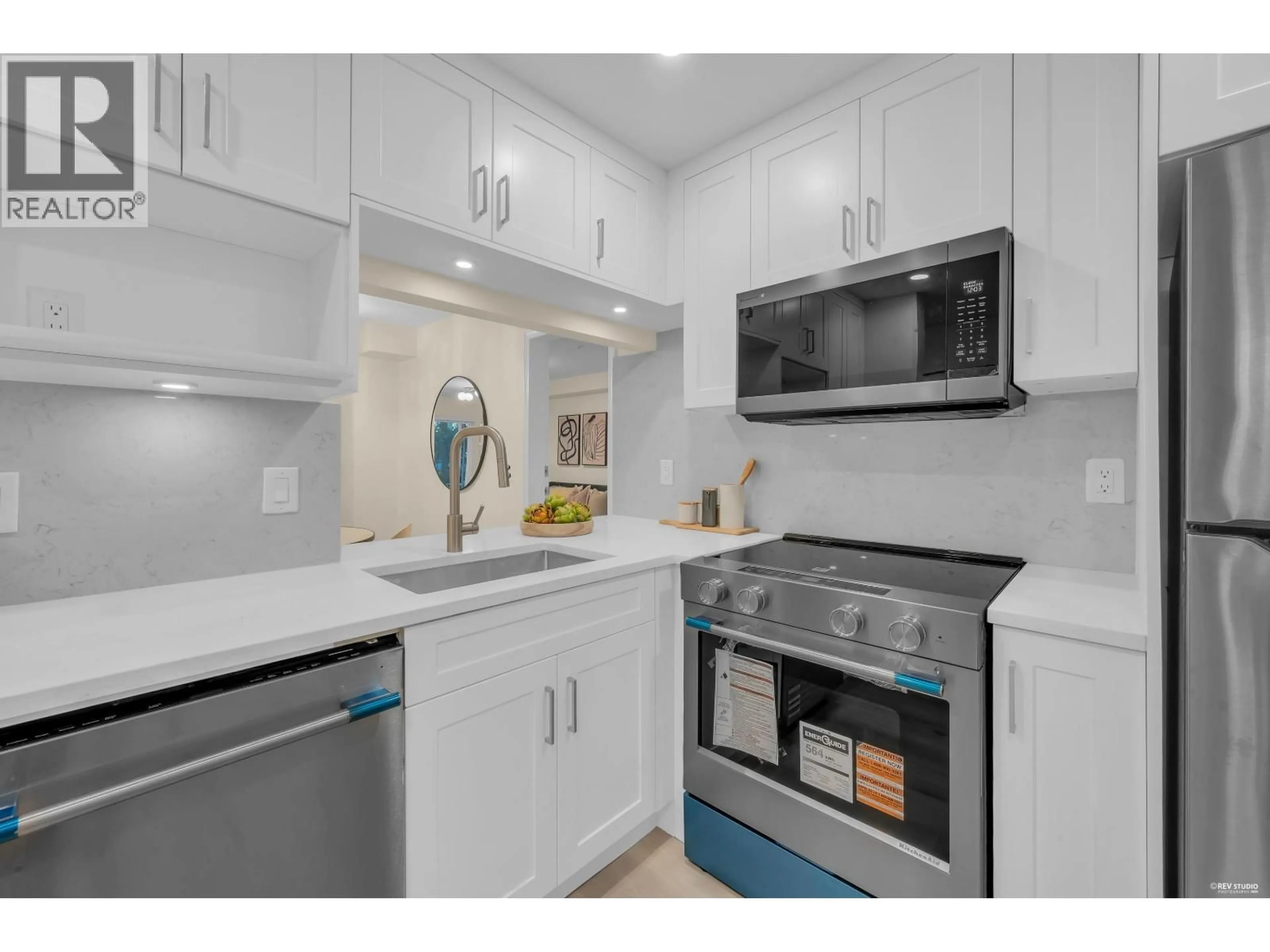 Standard kitchen, ceramic/tile floor for 101 - 1924 COMOX STREET, Vancouver British Columbia V6G1R4