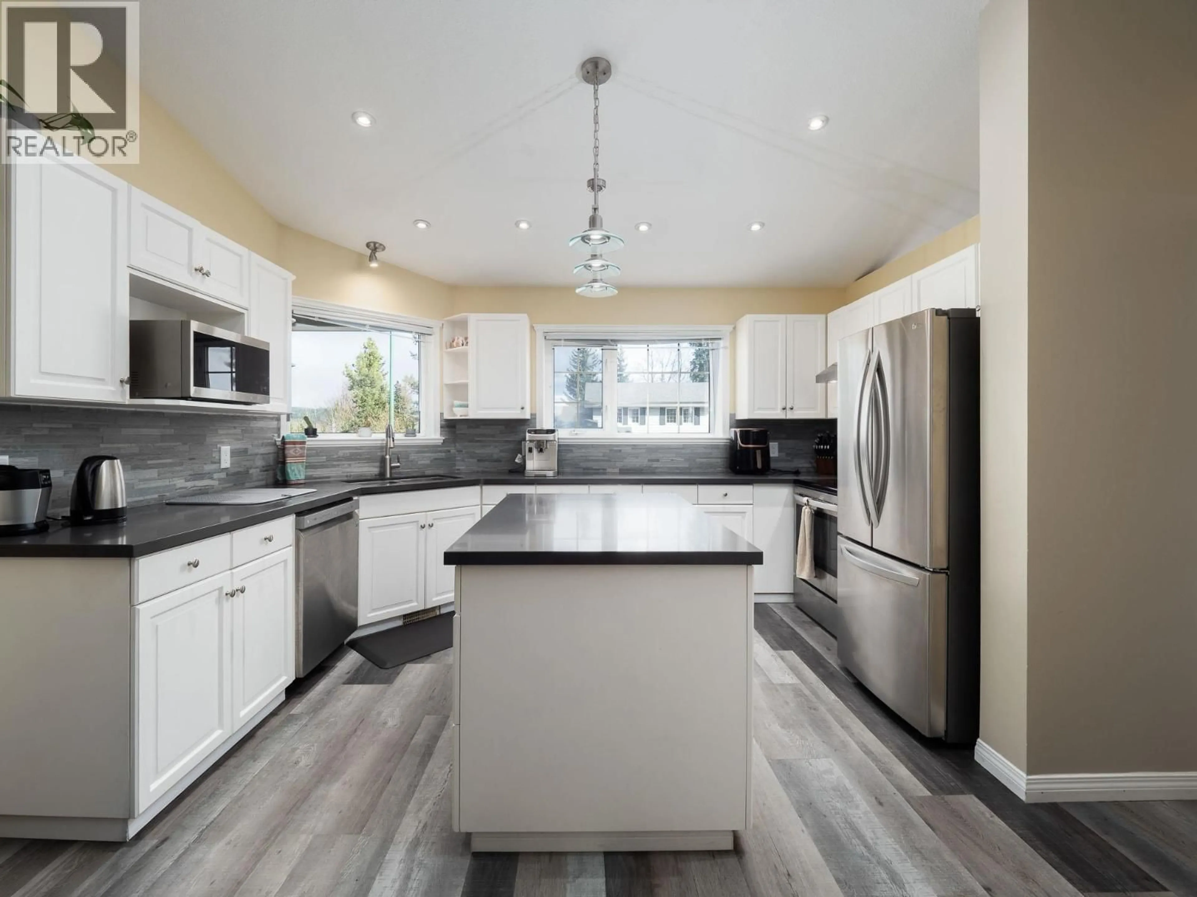 Contemporary kitchen, unknown for 1585 EDMONTON STREET, Prince George British Columbia V2M1X5