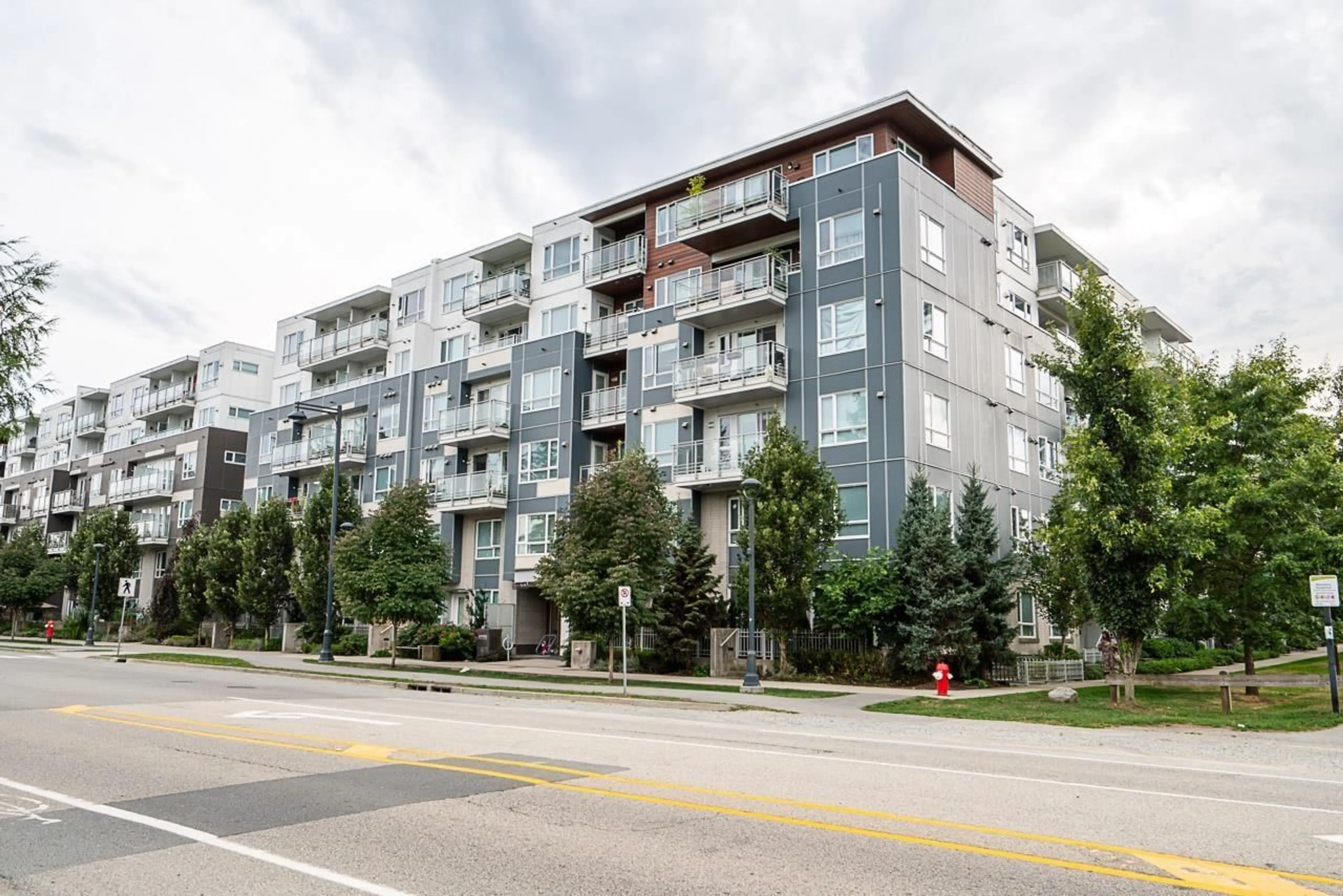 Blurry image for 603 - 10603 140 STREET, Surrey British Columbia V3T0M8