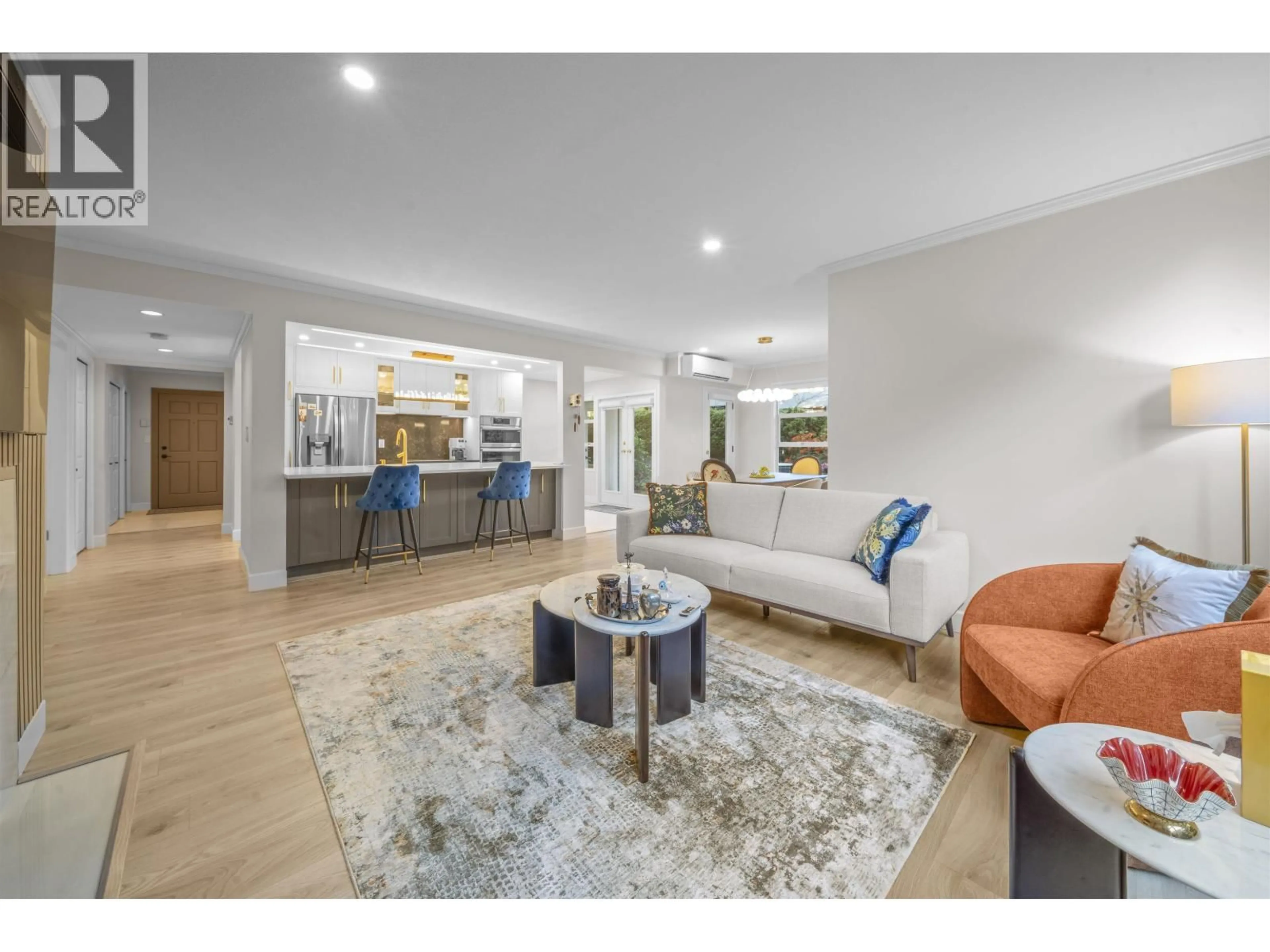 Living room with furniture, unknown for 103 - 3399 CAPILANO CRESCENT, North Vancouver British Columbia V7R4W7