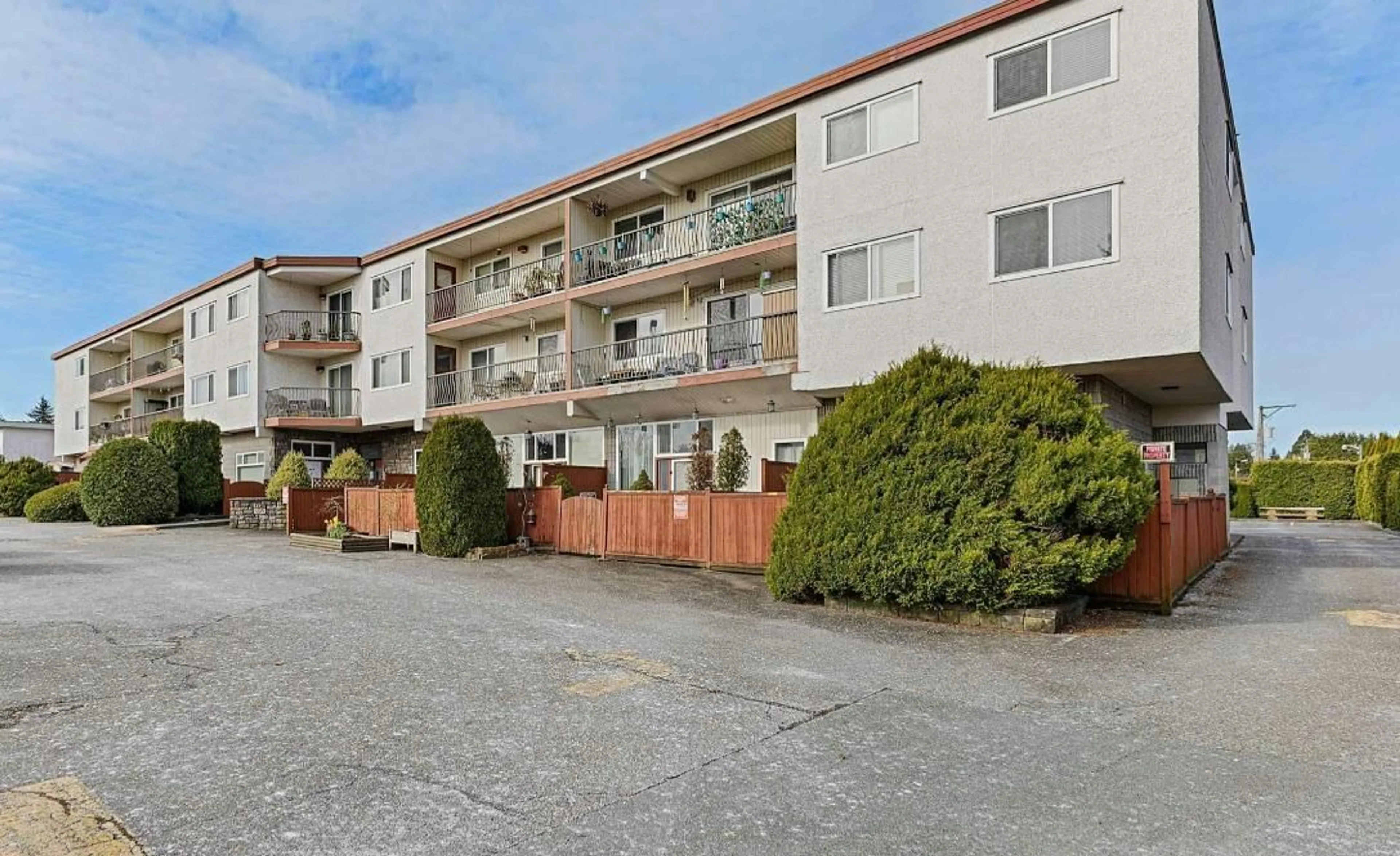 Patio, unknown for 102B - 3043 270 STREET, Langley British Columbia V4W3M2
