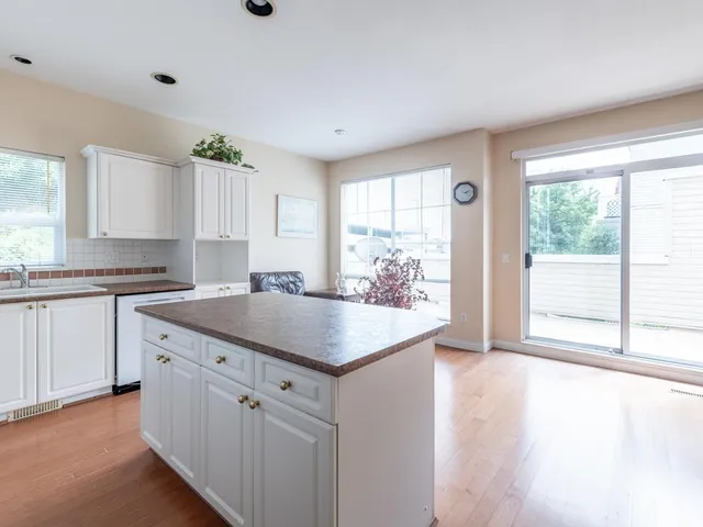 1155 VIDAL STREET, White Rock 2