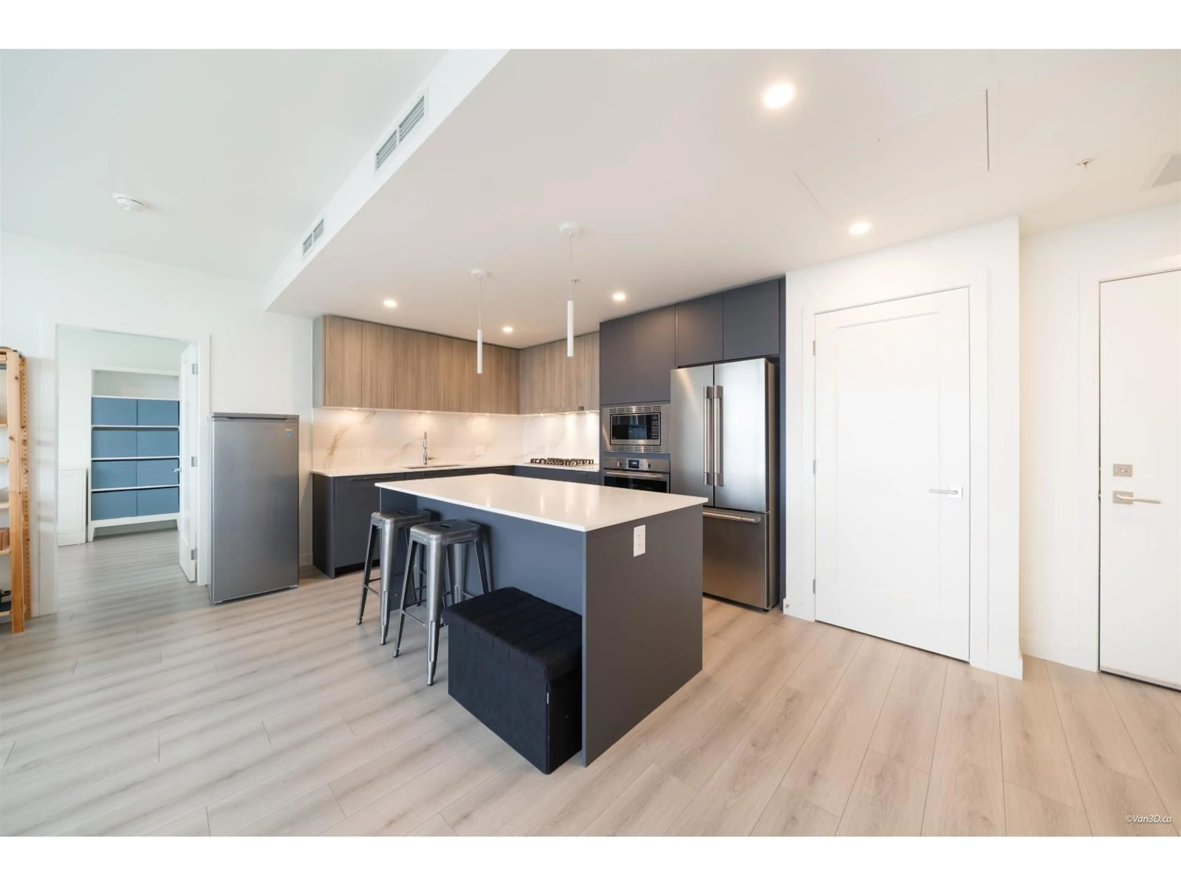 Open concept kitchen, wood/laminate floor for 1104 - 20065 85 AVENUE, Langley British Columbia V2Y3Y5