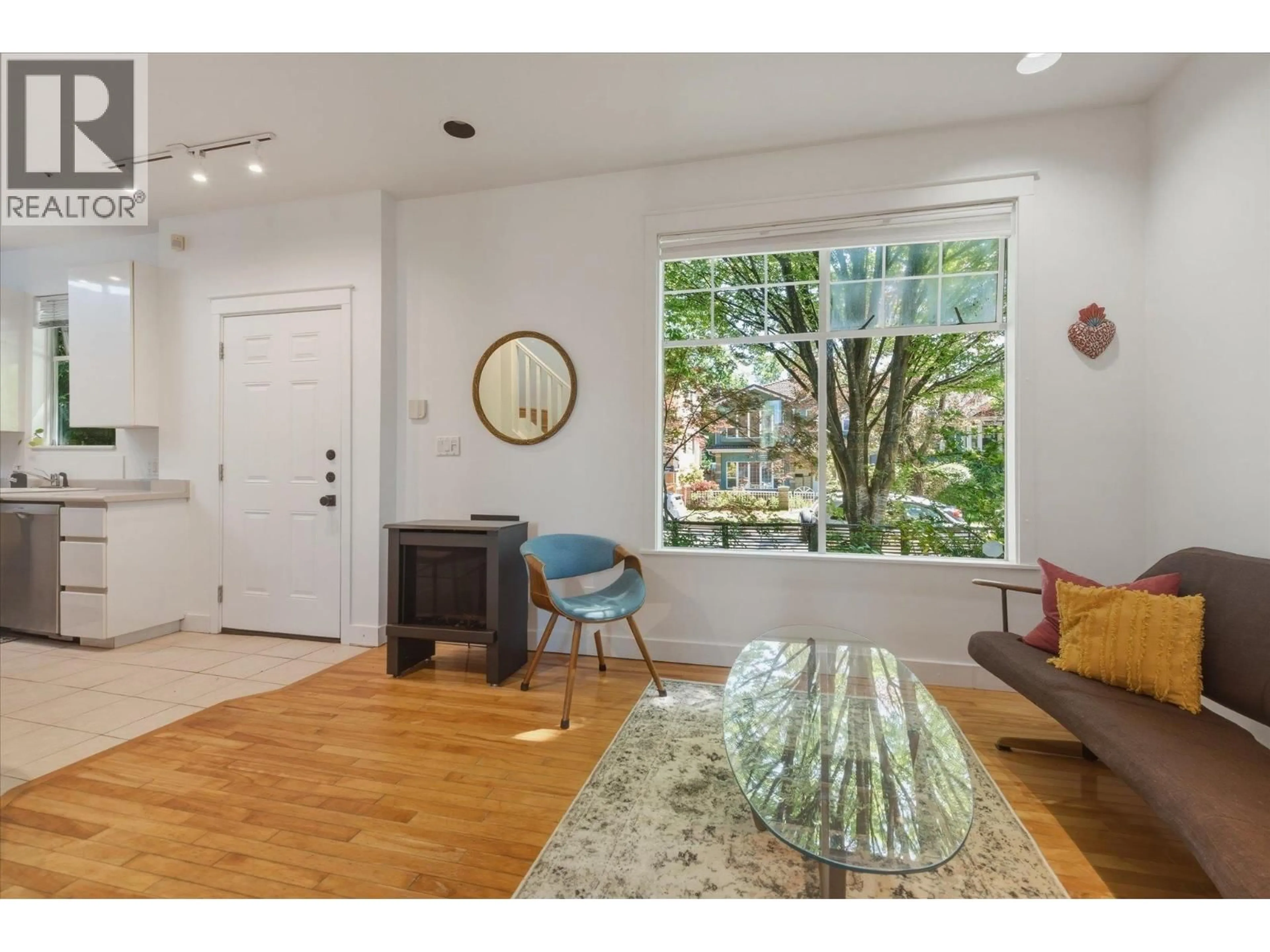 Indoor entryway for 1239 22ND AVENUE, Vancouver British Columbia V5V1W7