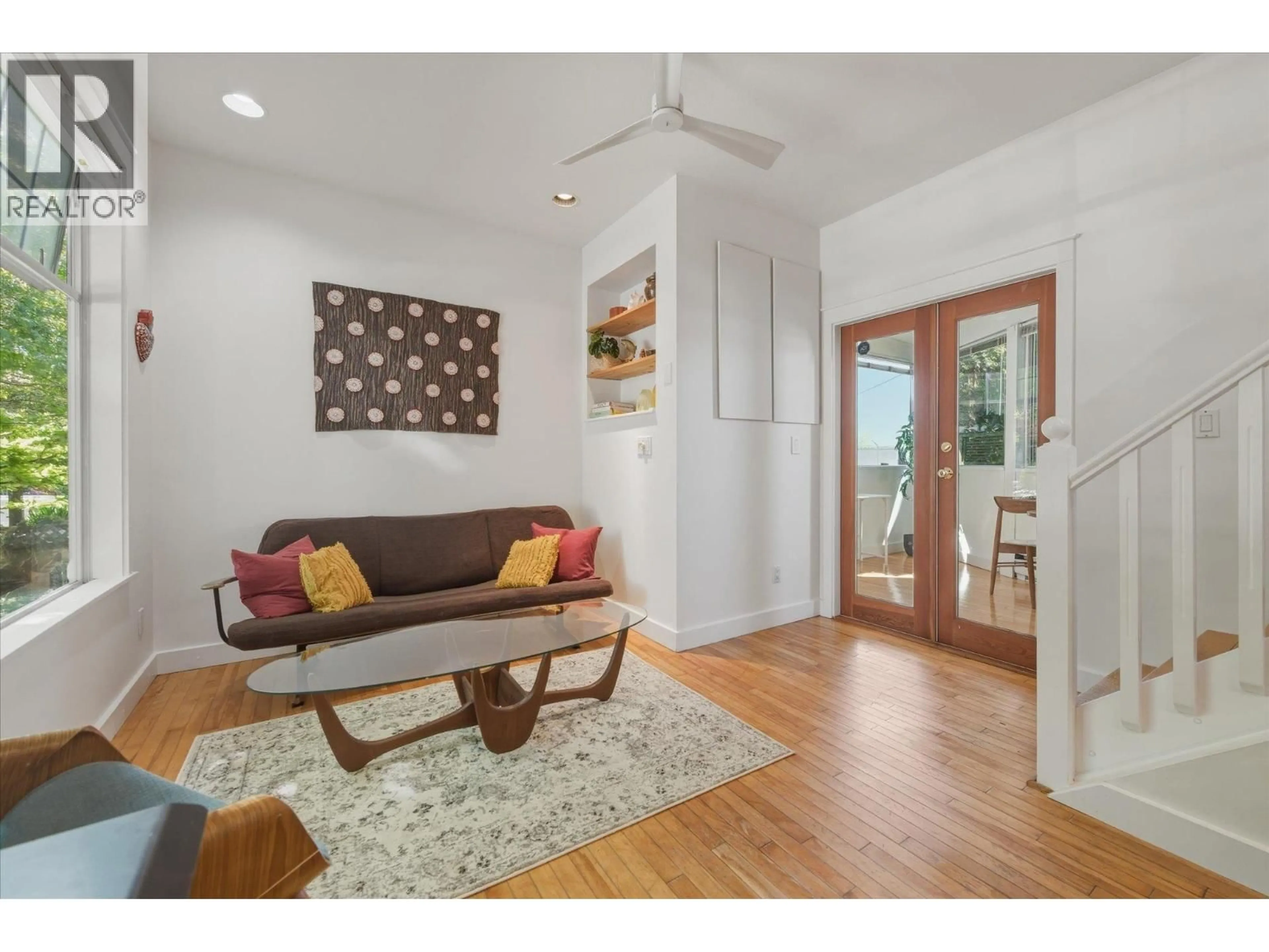 Indoor entryway for 1239 22ND AVENUE, Vancouver British Columbia V5V1W7