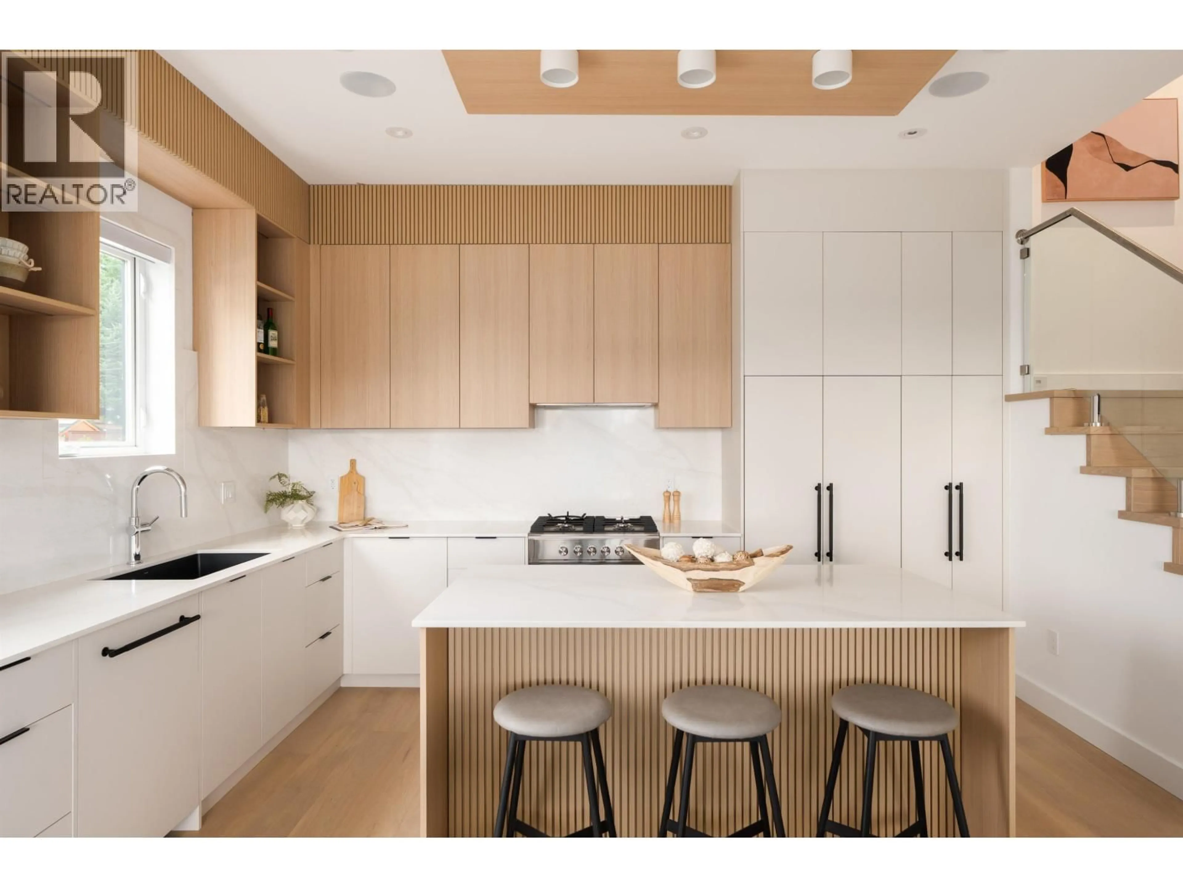 Contemporary kitchen, unknown for 1 - 6503 WINCH STREET, Burnaby British Columbia V5B2L5