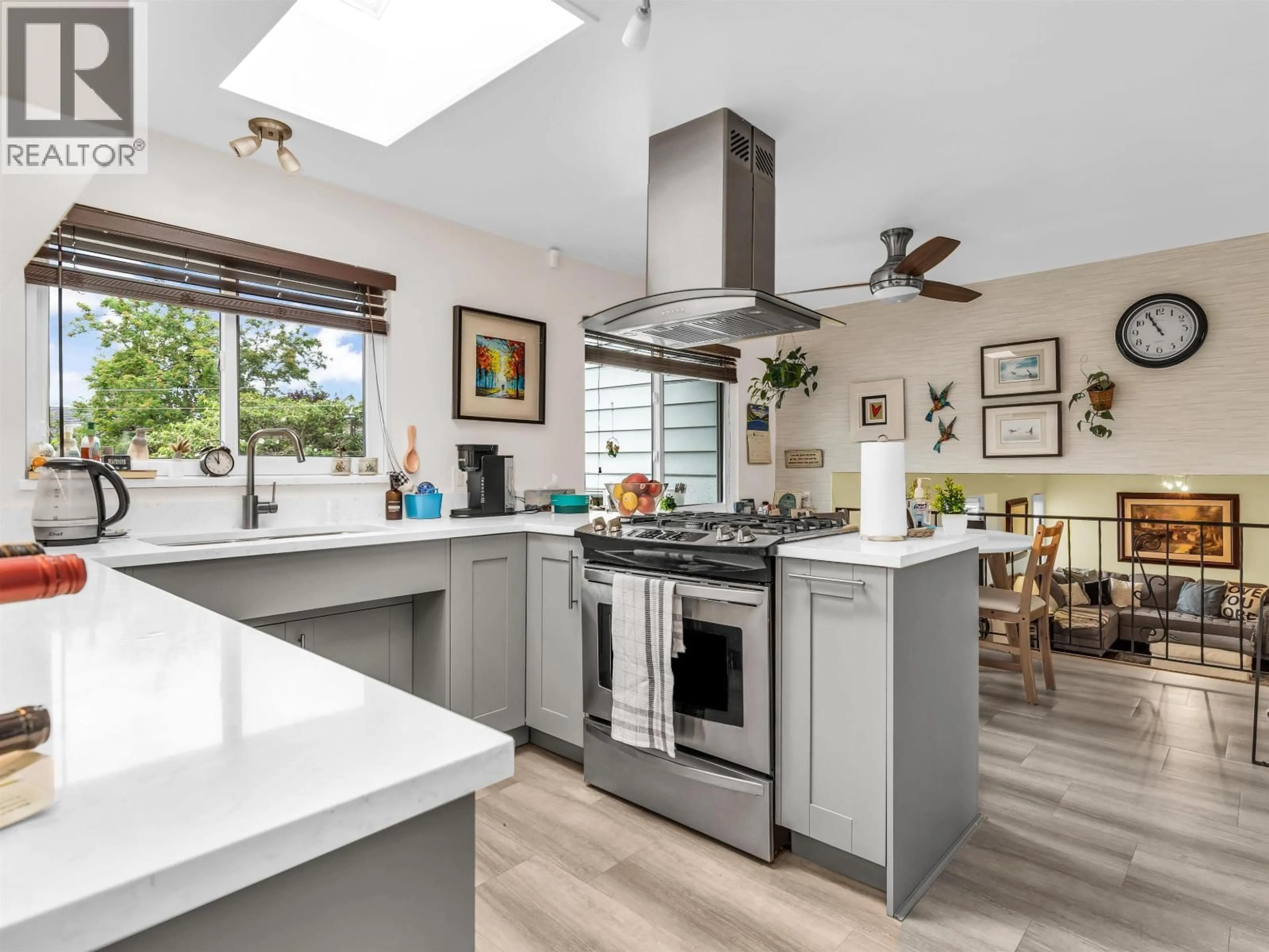 Contemporary kitchen, unknown for 3591 FRANCIS ROAD, Richmond British Columbia V7C1J4