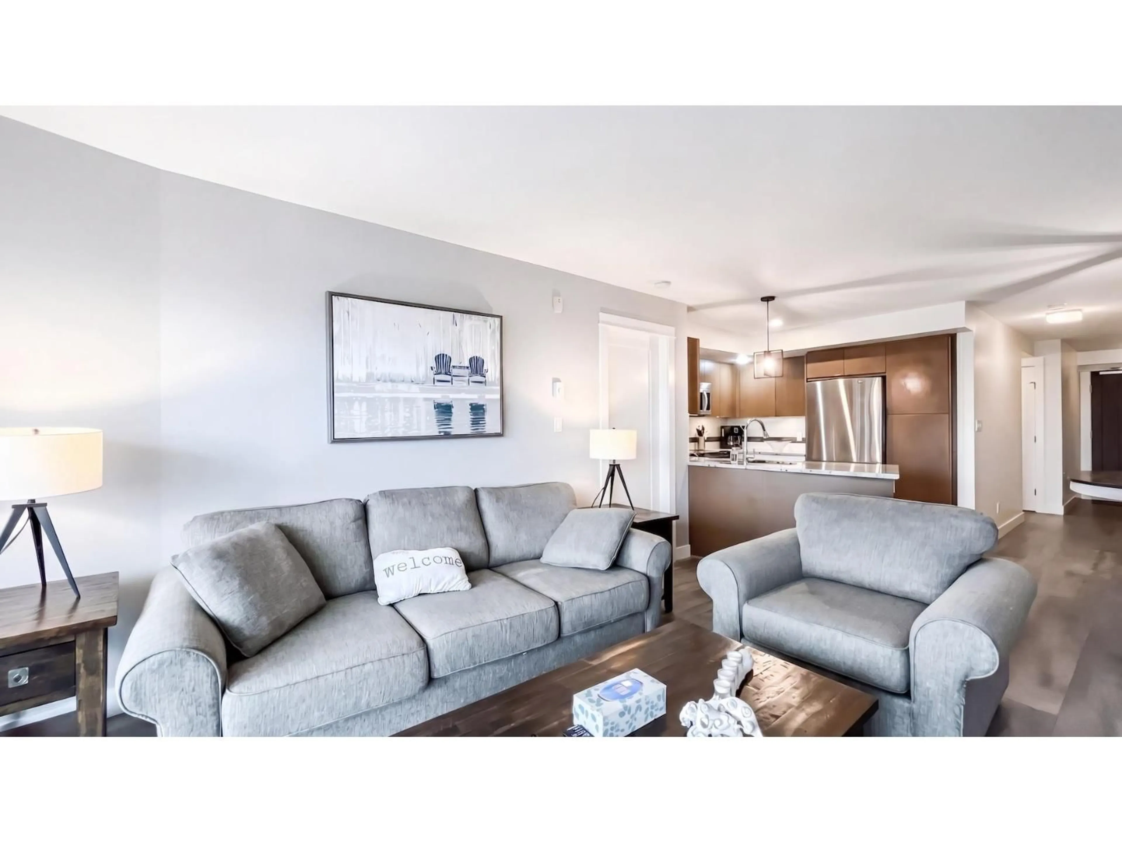 Living room with furniture, unknown for 404 - 14955 VICTORIA AVENUE, White Rock British Columbia V4B1G2