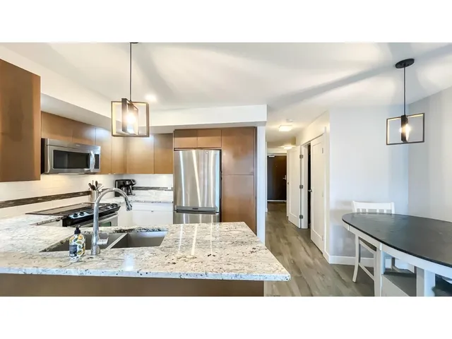 404 - 14955 VICTORIA AVENUE, White Rock 5
