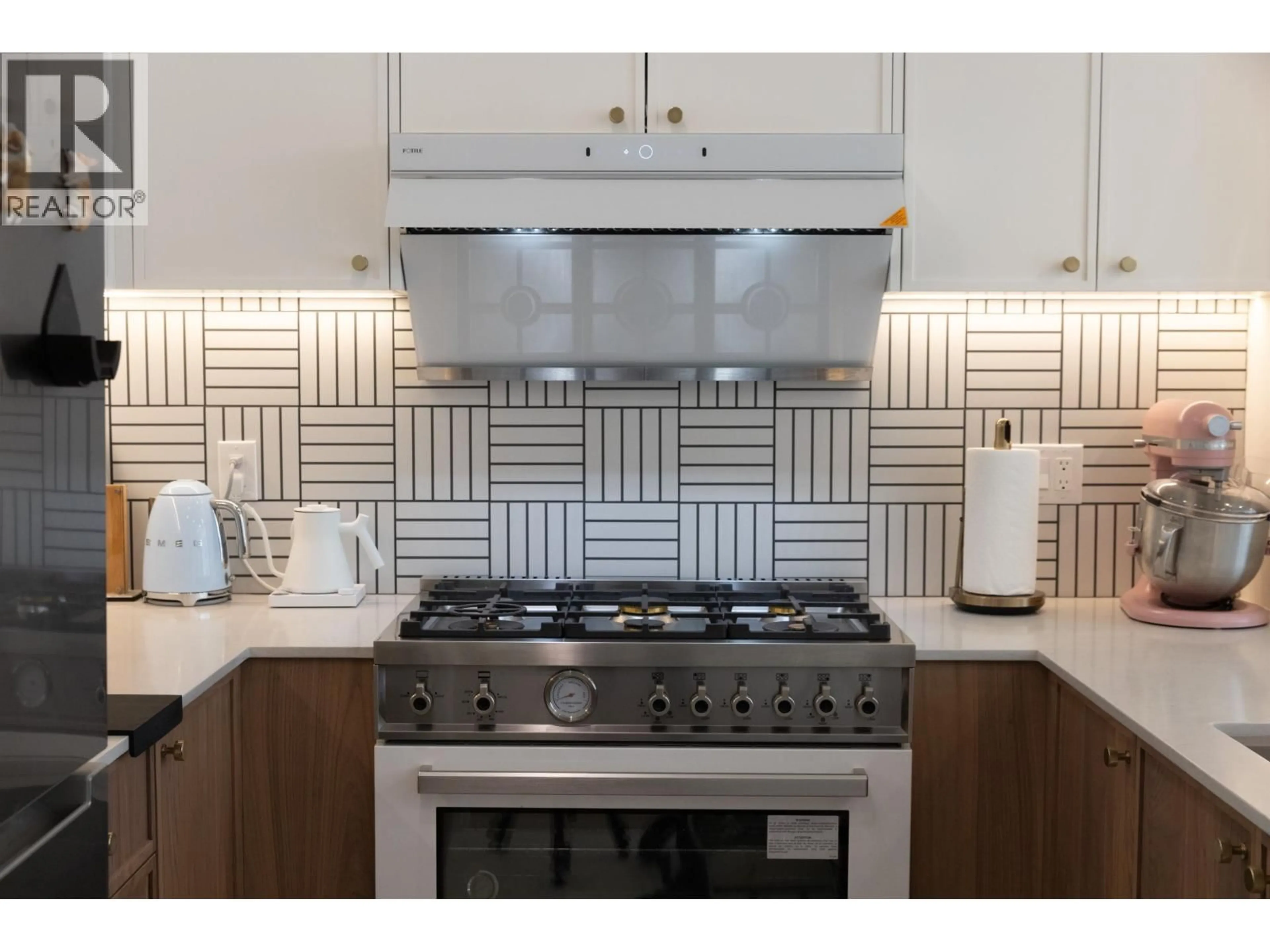 Contemporary kitchen, ceramic/tile floor for 428 - 9399 TOMICKI AVENUE, Richmond British Columbia V6X0H6