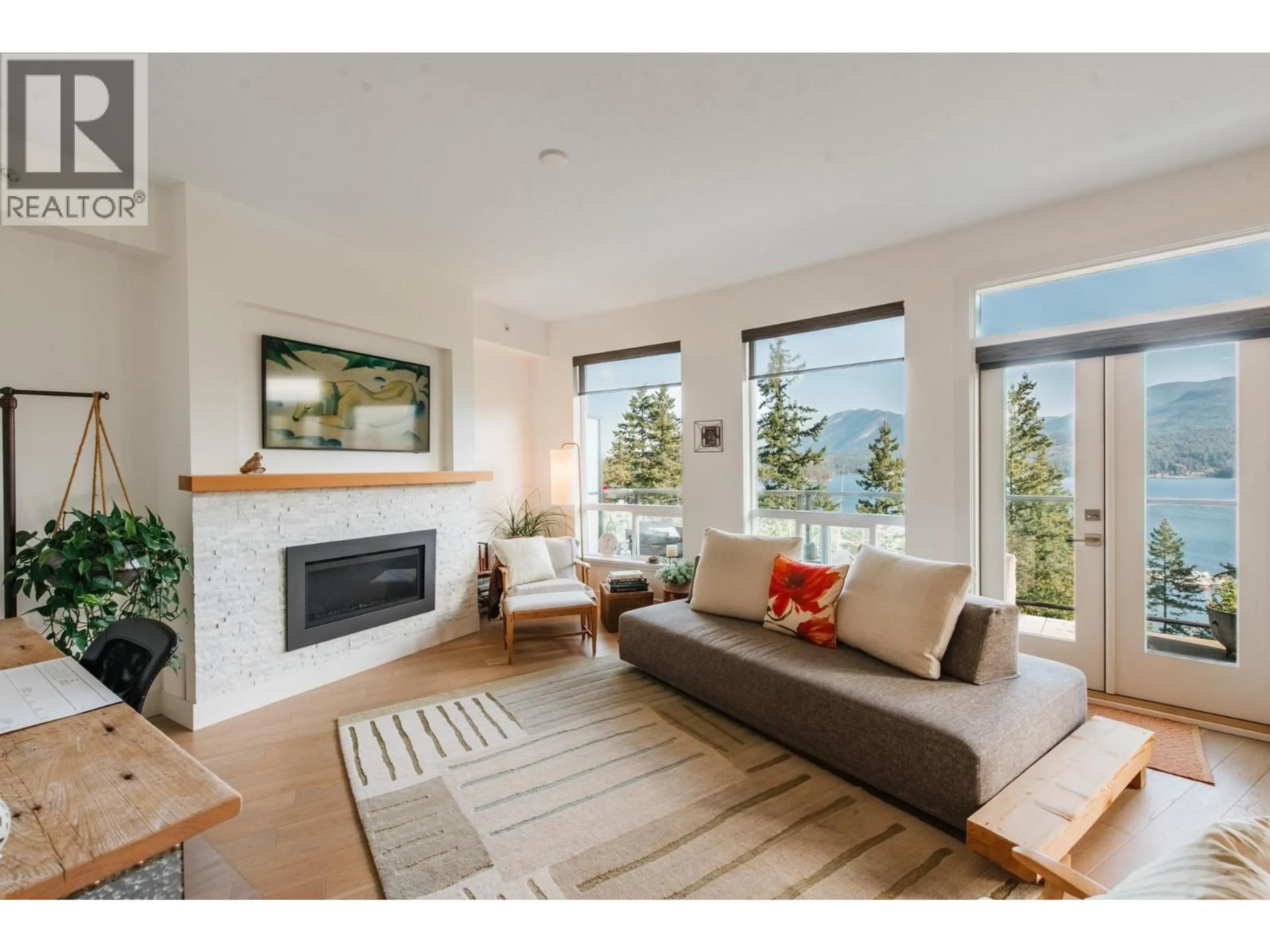 Living room with furniture, unknown for 302 - 5780 MARINE WAY, Sechelt British Columbia V7Z0L8