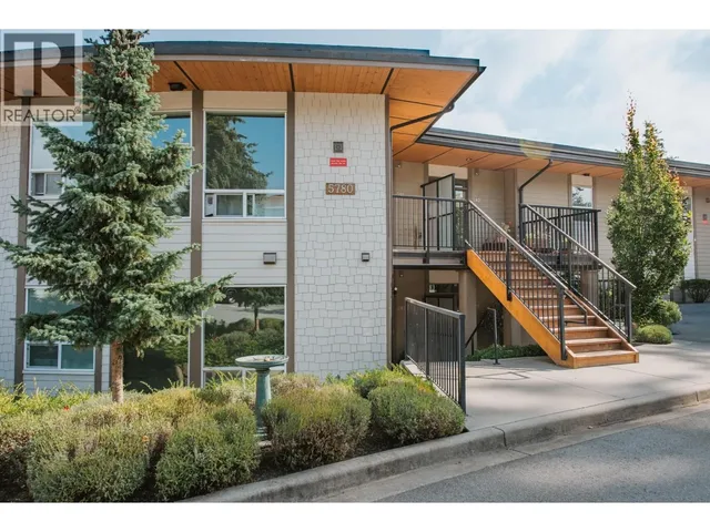 302 - 5780 MARINE WAY, Sechelt 2