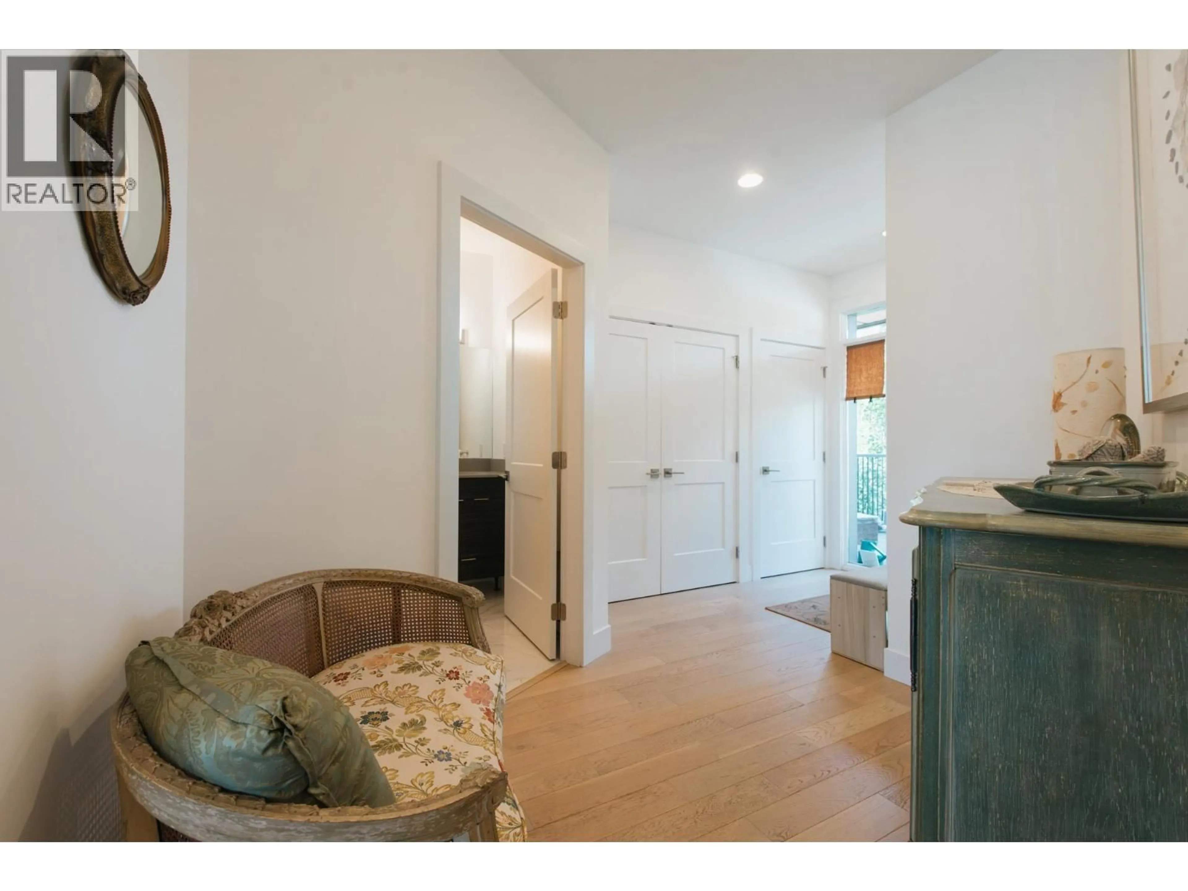 Indoor entryway for 302 - 5780 MARINE WAY, Sechelt British Columbia V7Z0L8