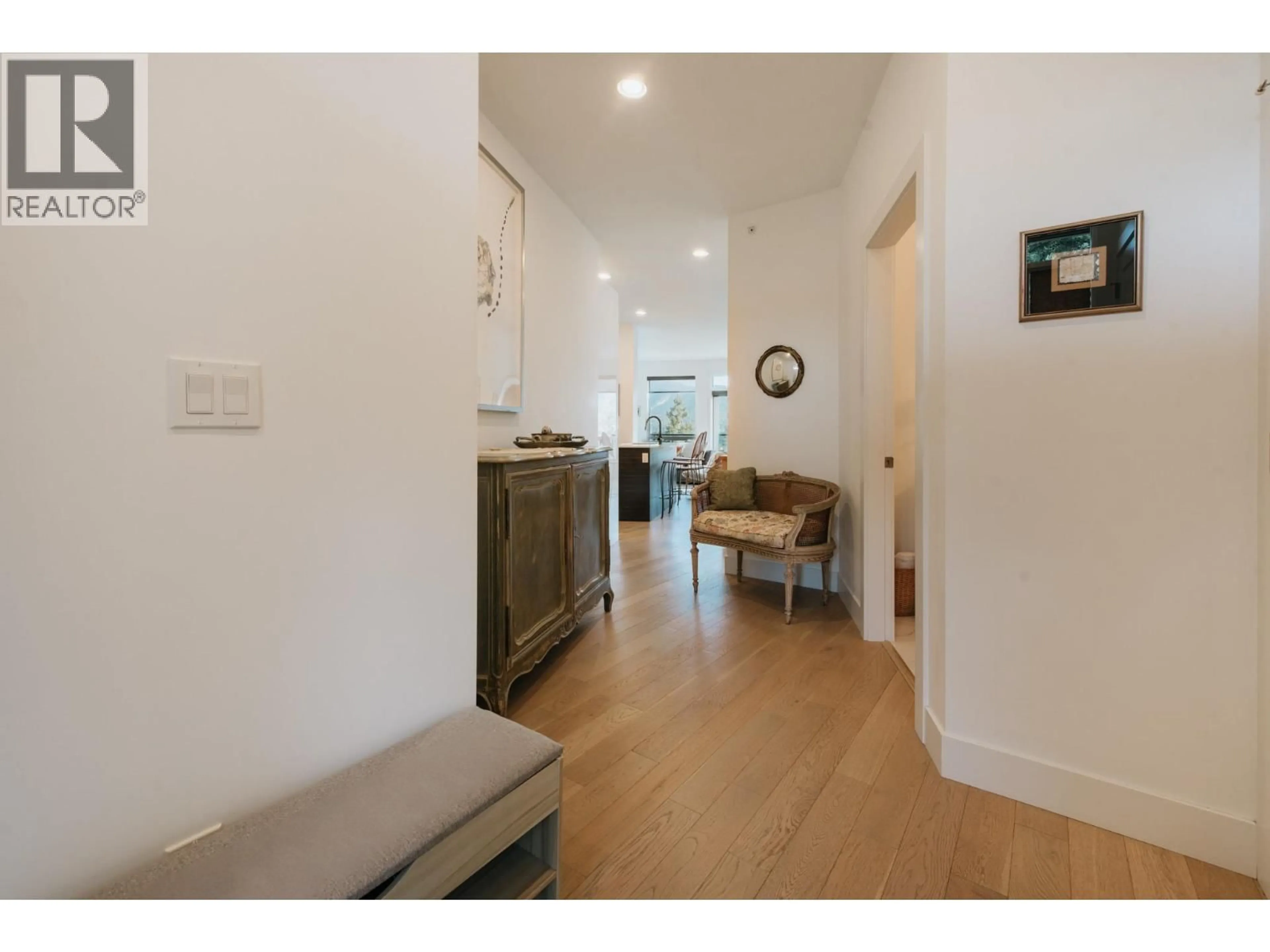 Indoor entryway for 302 - 5780 MARINE WAY, Sechelt British Columbia V7Z0L8