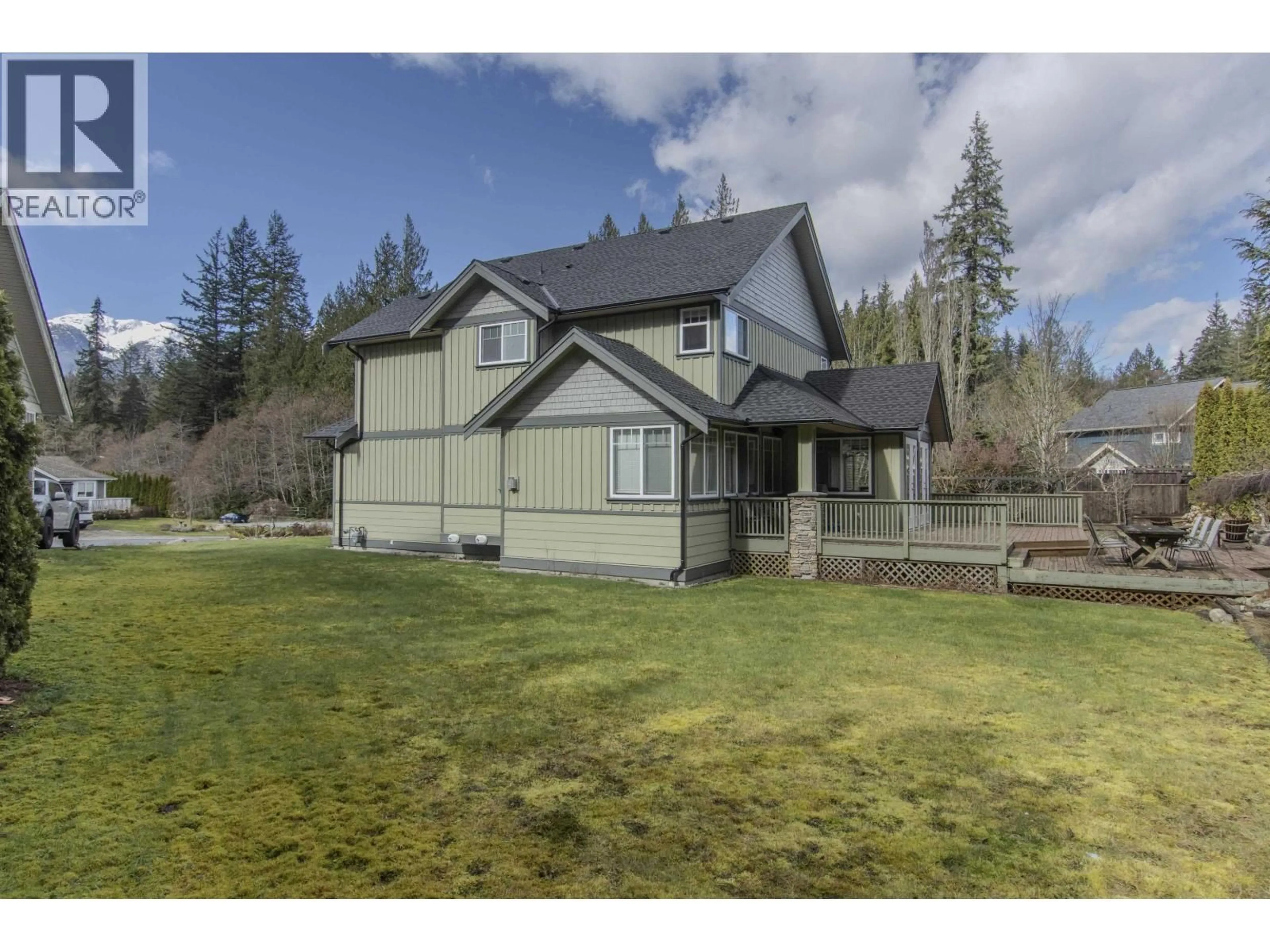 A pic from outside/outdoor area/front of a property/back of a property/a pic from drone, mountain view for 1003 ASH PLACE, Squamish British Columbia V8B0W2