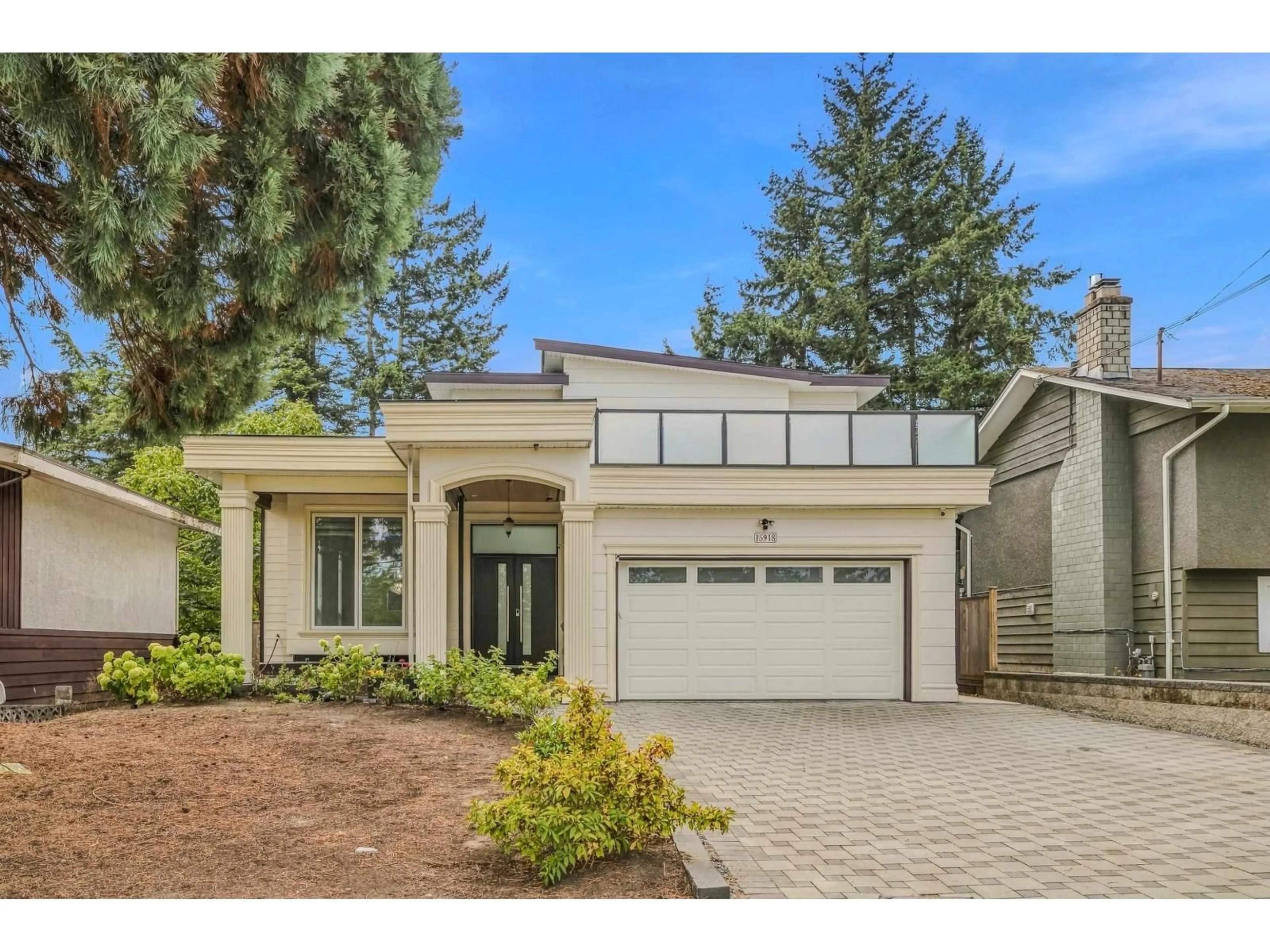 Home with vinyl exterior material, street for 15918 ROPER AVENUE, White Rock British Columbia V4B2H4