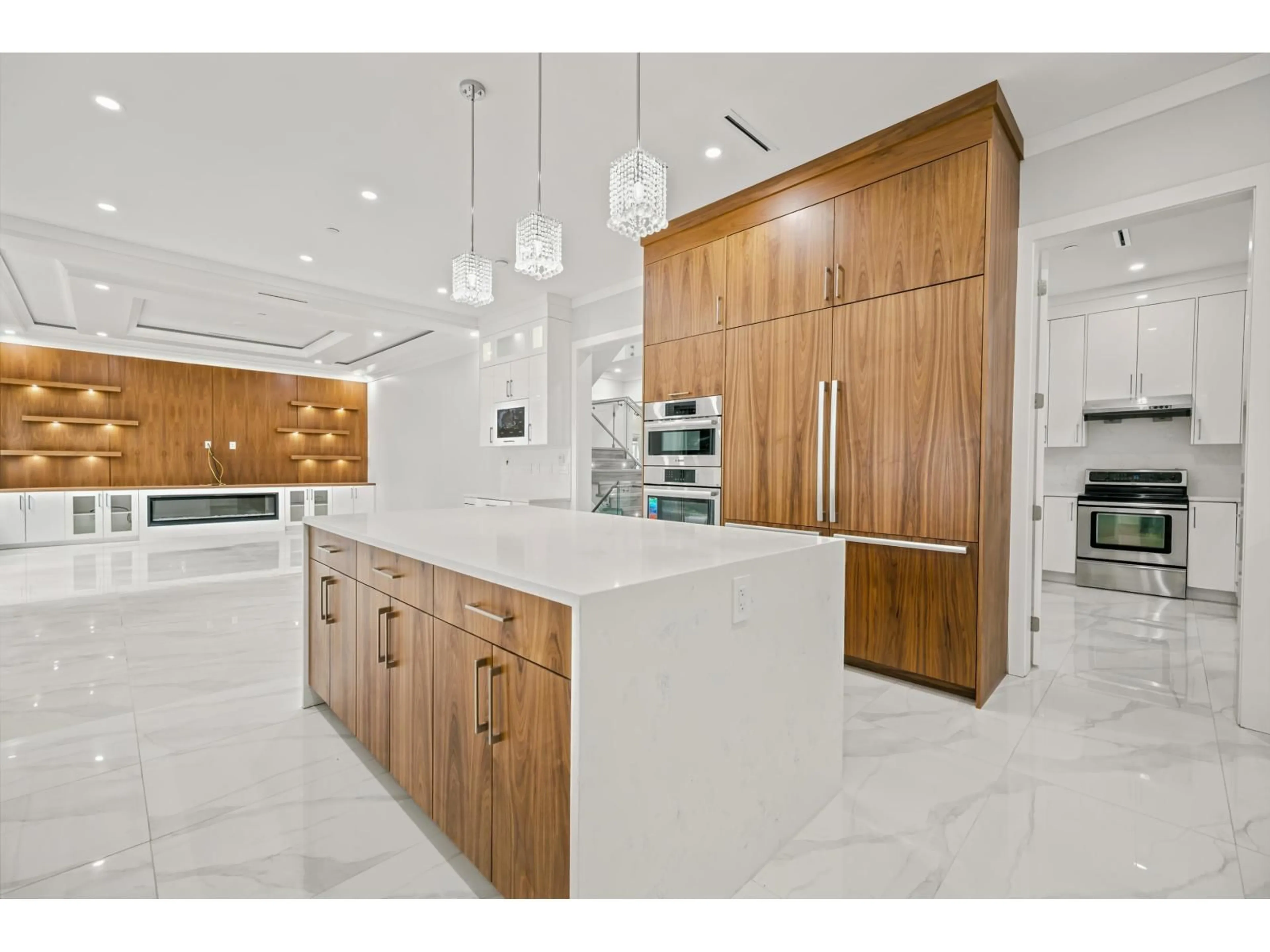 Contemporary kitchen, ceramic/tile floor for 15918 ROPER AVENUE, White Rock British Columbia V4B2H4
