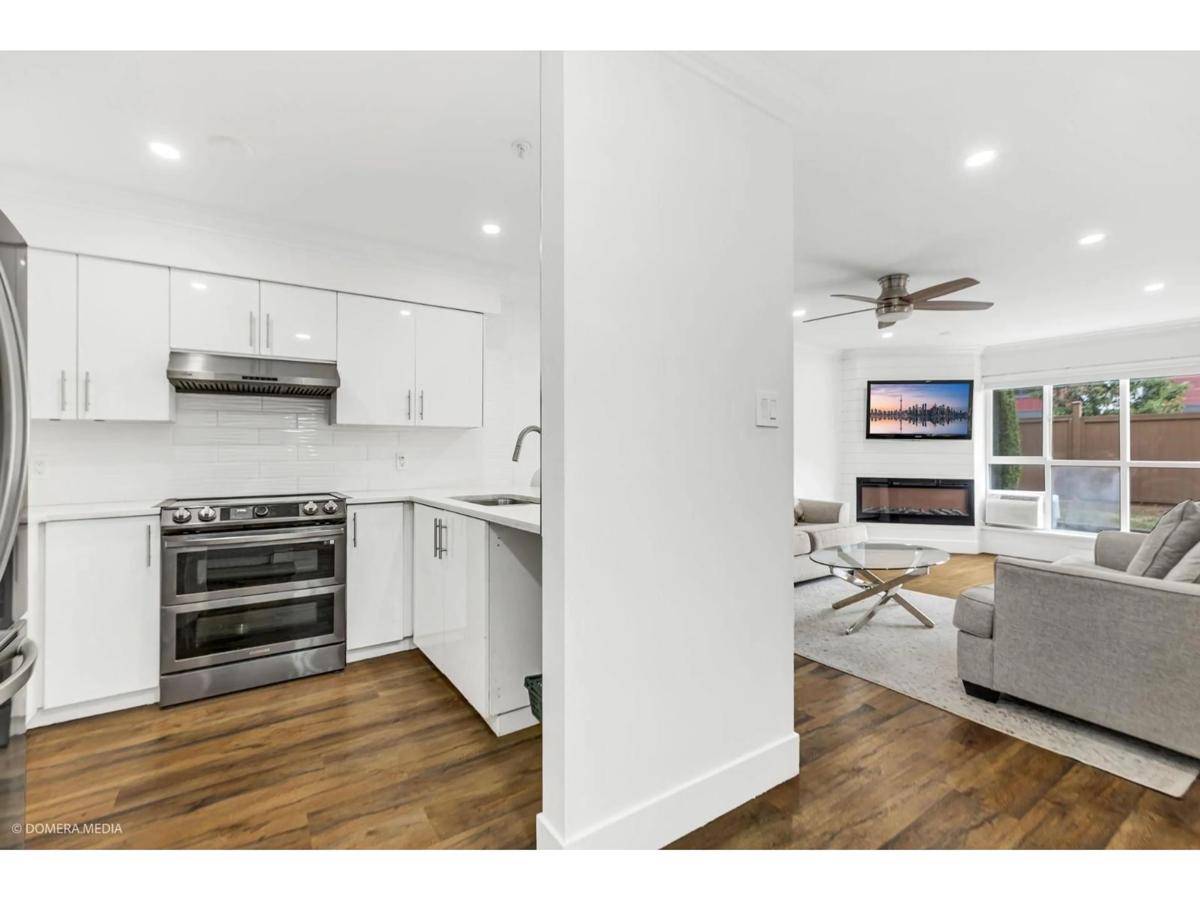 Open concept kitchen, wood/laminate floor for 109 - 7505 138 STREET, Surrey British Columbia V3W0W6