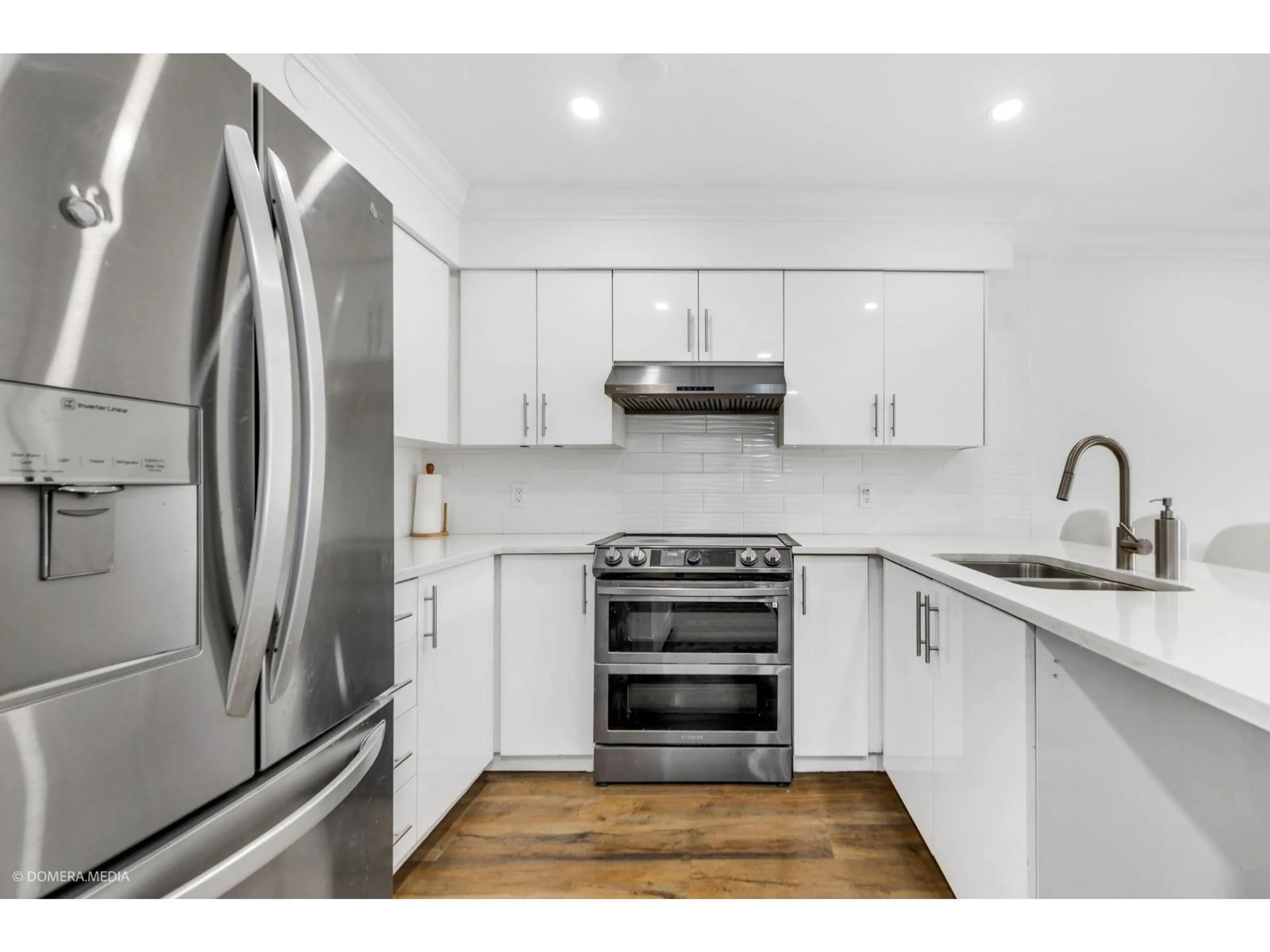 Standard kitchen, wood/laminate floor for 109 - 7505 138 STREET, Surrey British Columbia V3W0W6