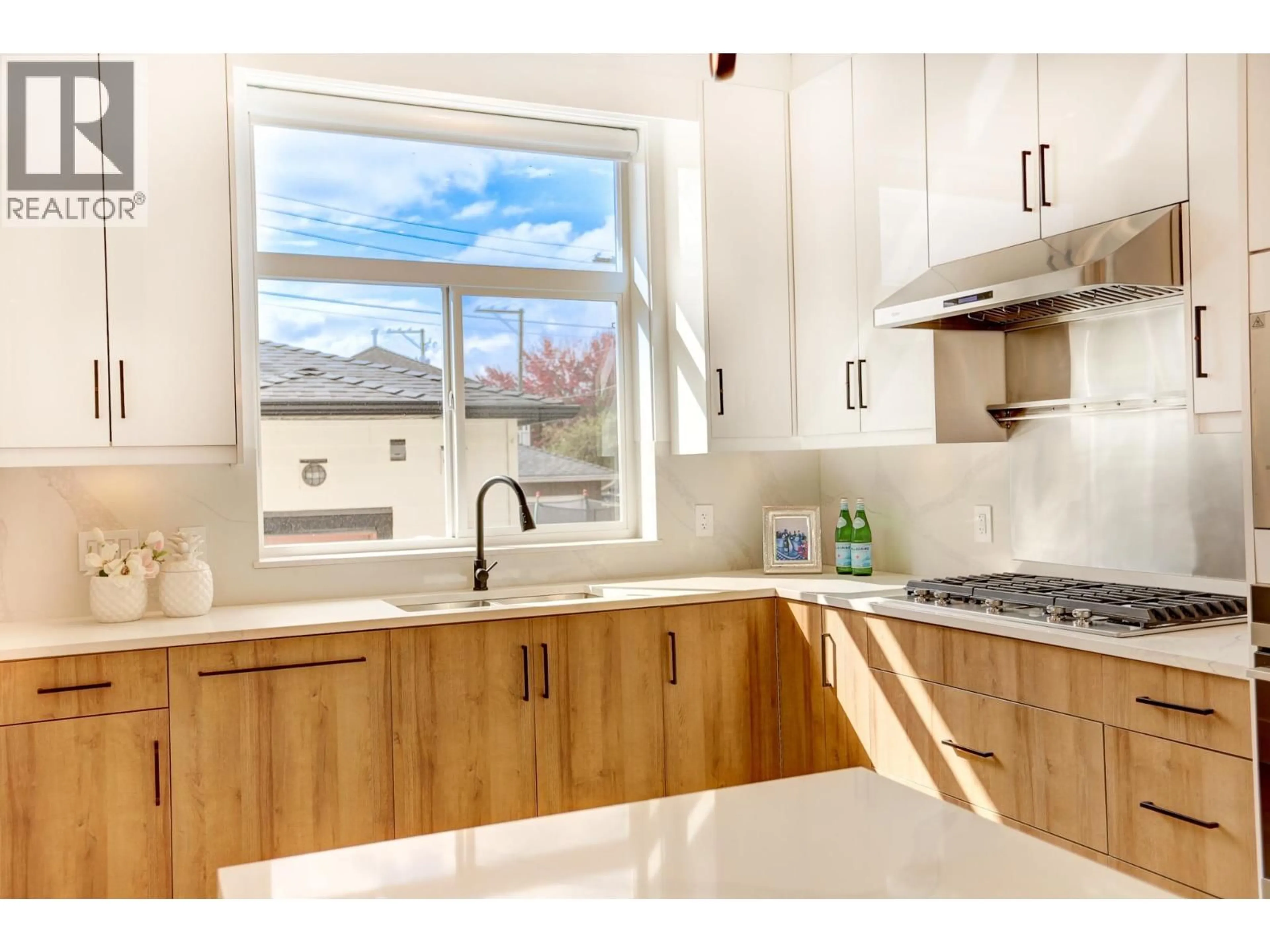Unknown for 2026 32ND AVENUE, Vancouver British Columbia V5N3B8