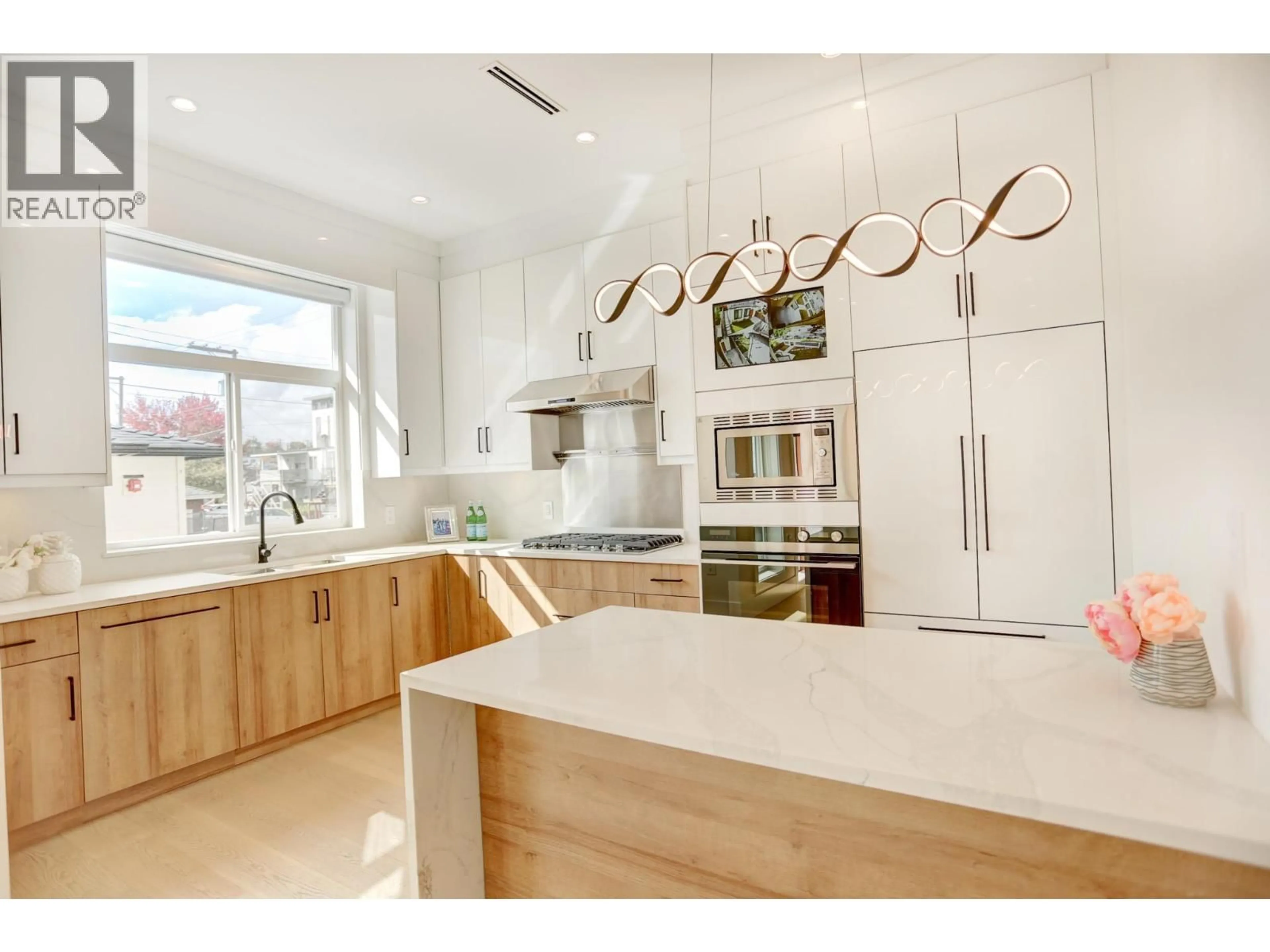 Contemporary kitchen, unknown for 2026 32ND AVENUE, Vancouver British Columbia V5N3B8
