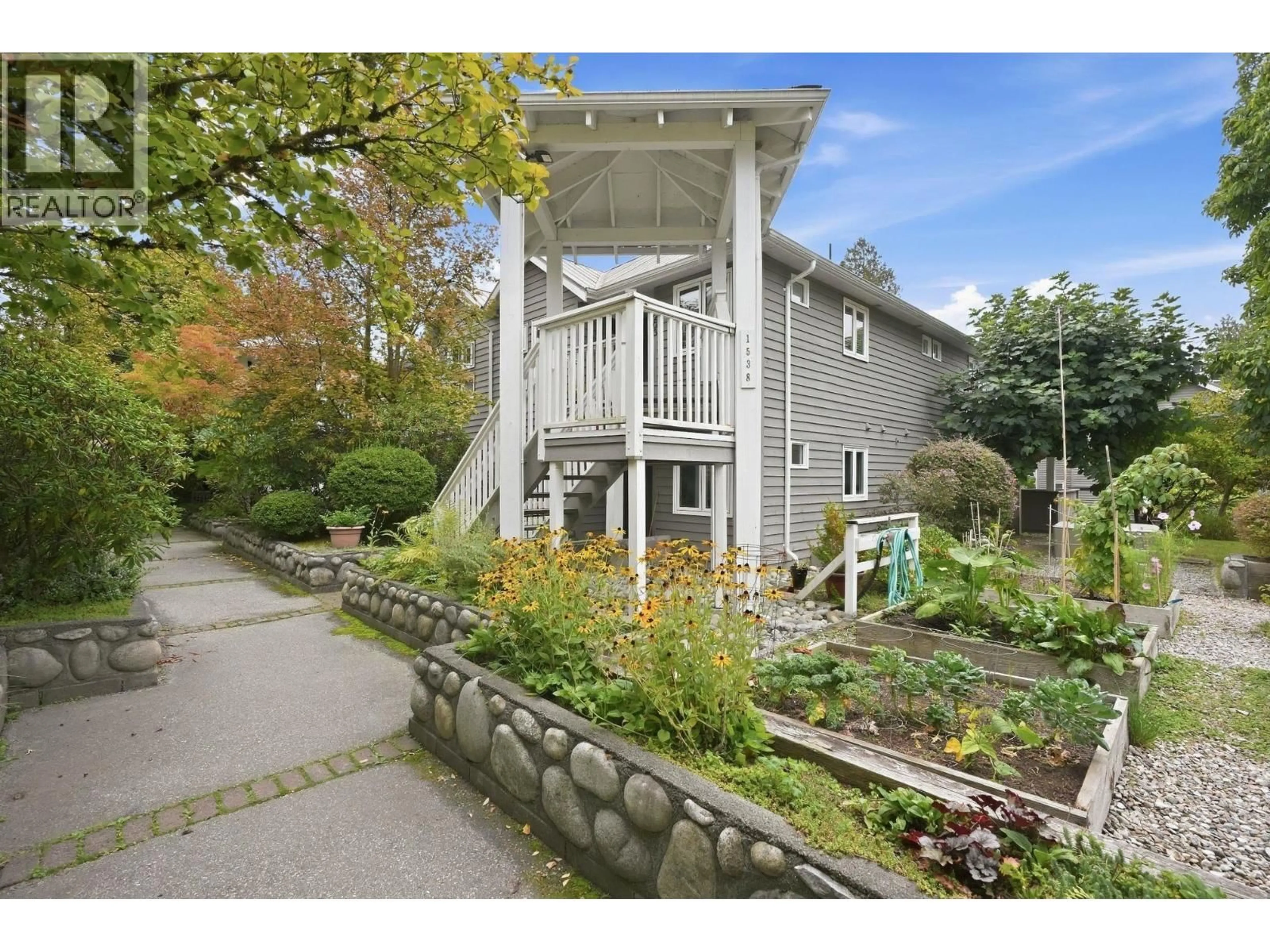 Unknown for 102 - 1538 BOWSER AVENUE, North Vancouver British Columbia V7P2Y3