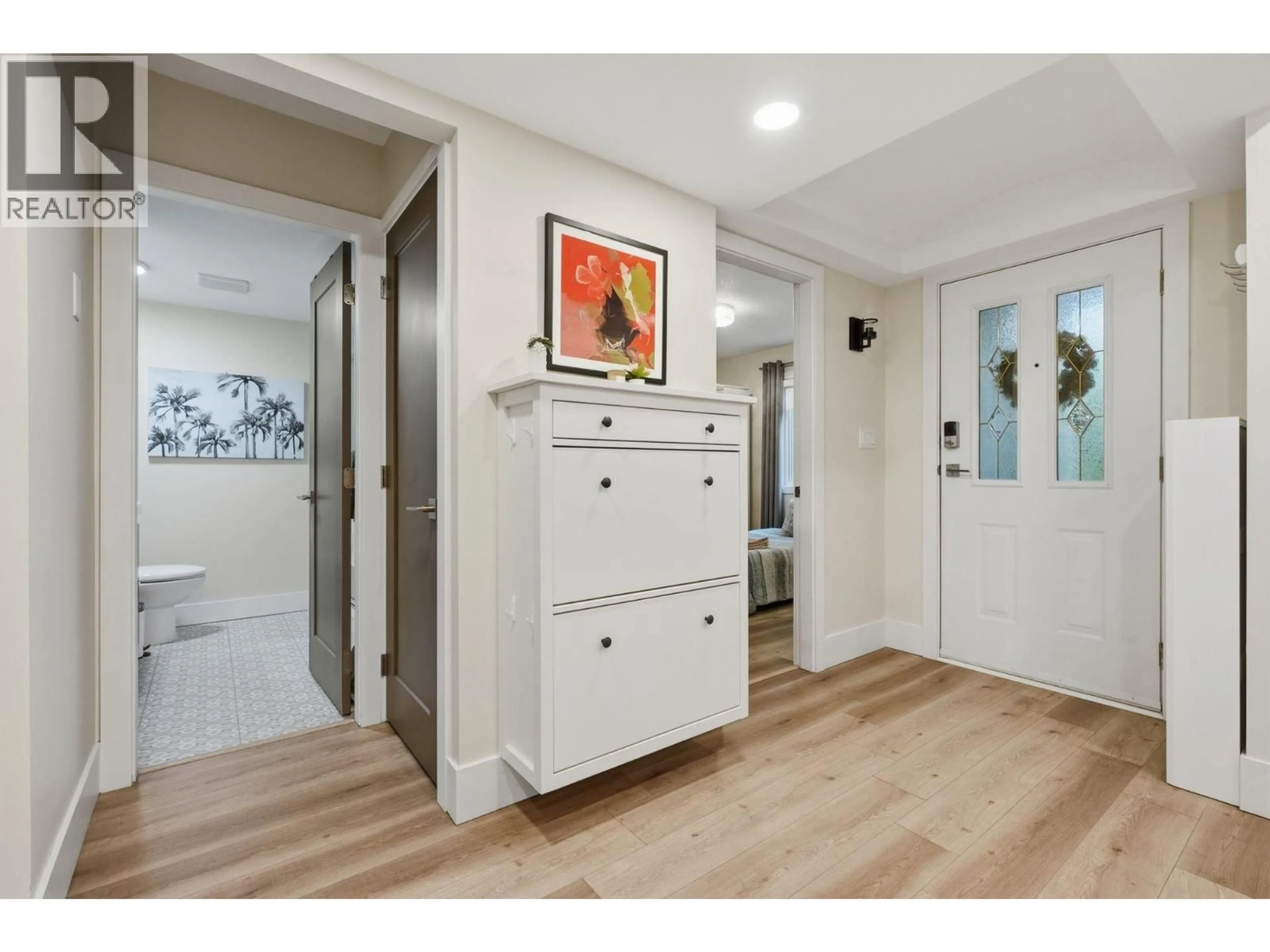 Indoor entryway for 102 - 1538 BOWSER AVENUE, North Vancouver British Columbia V7P2Y3