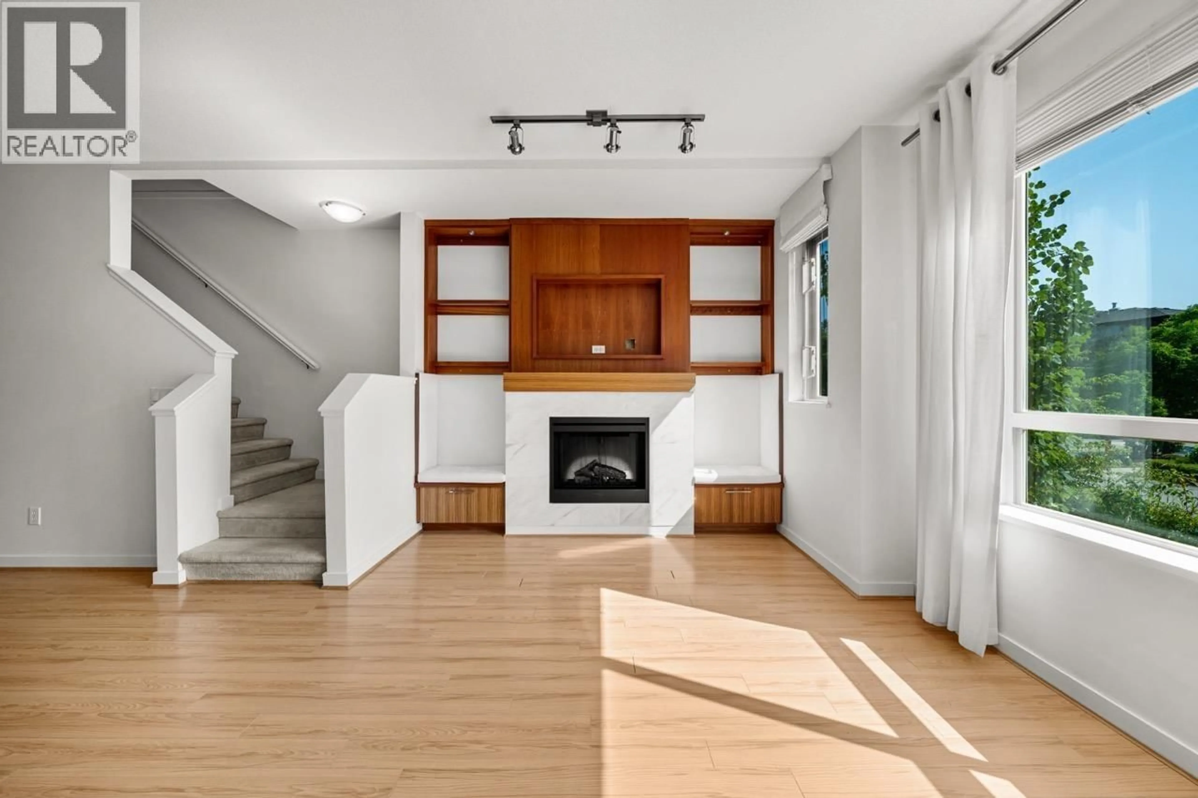 Living room with furniture, wood/laminate floor for 3 - 301 KLAHANIE DRIVE, Port Moody British Columbia V3H0C2