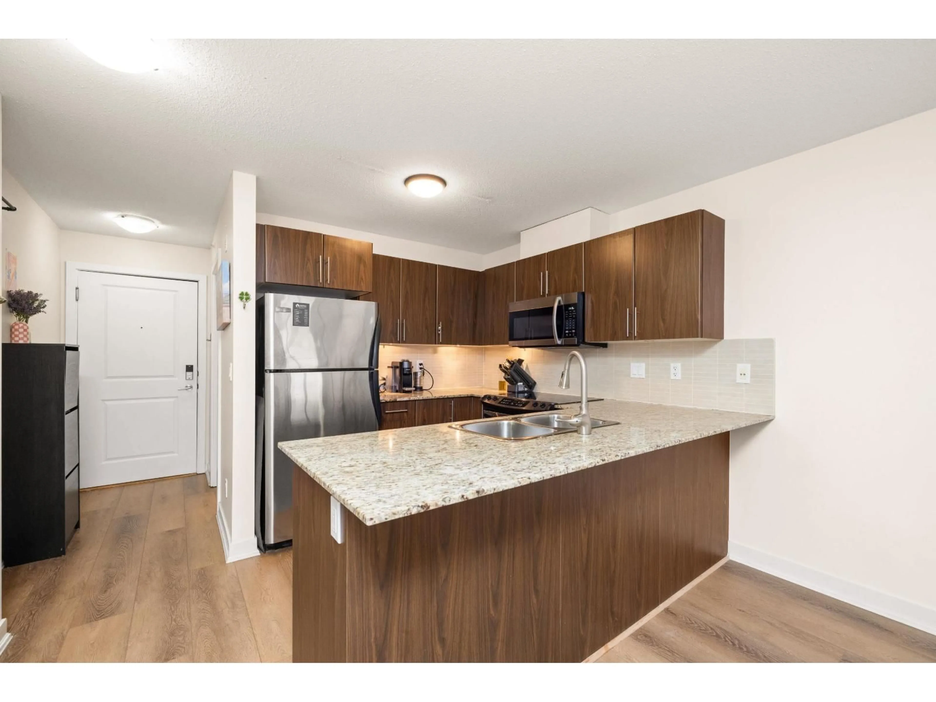 Standard kitchen, wood/laminate floor for C415 - 8929 202 STREET, Langley British Columbia V1M0B4