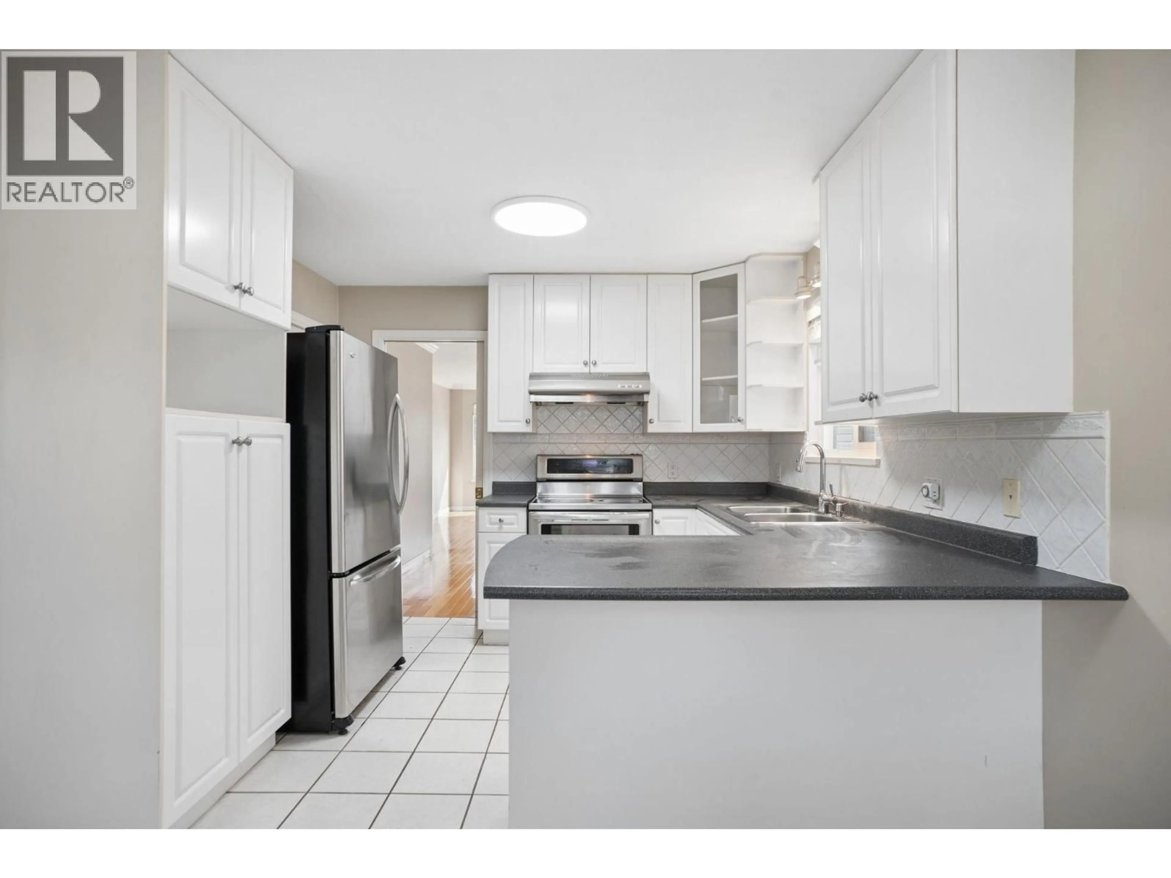 Standard kitchen, unknown for 785 50TH AVENUE, Vancouver British Columbia V5X1B4