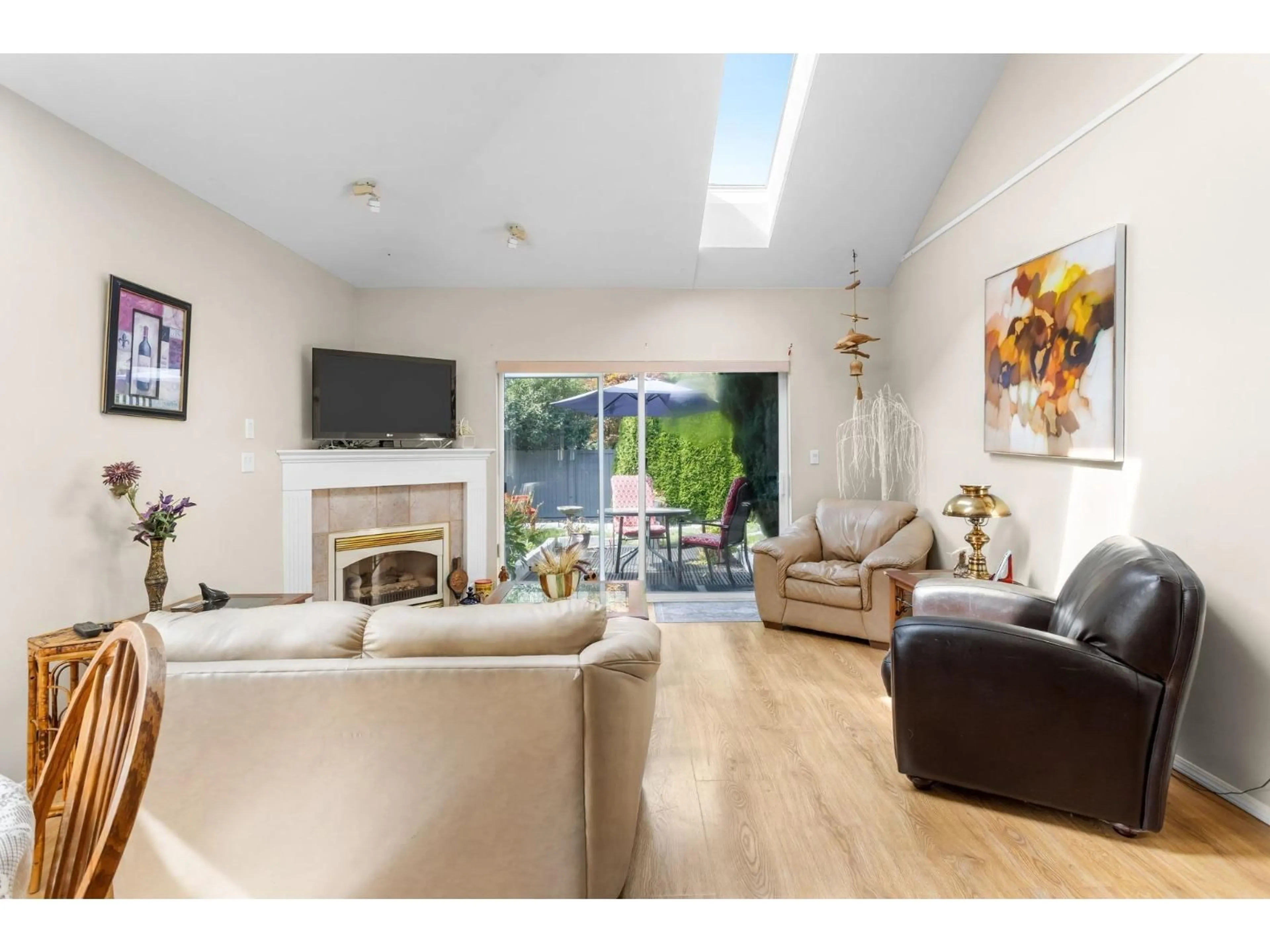 Living room with furniture, unknown for 40 - 730 MCCOMBS DRIVE, Harrison Hot Springs British Columbia V0M1K0