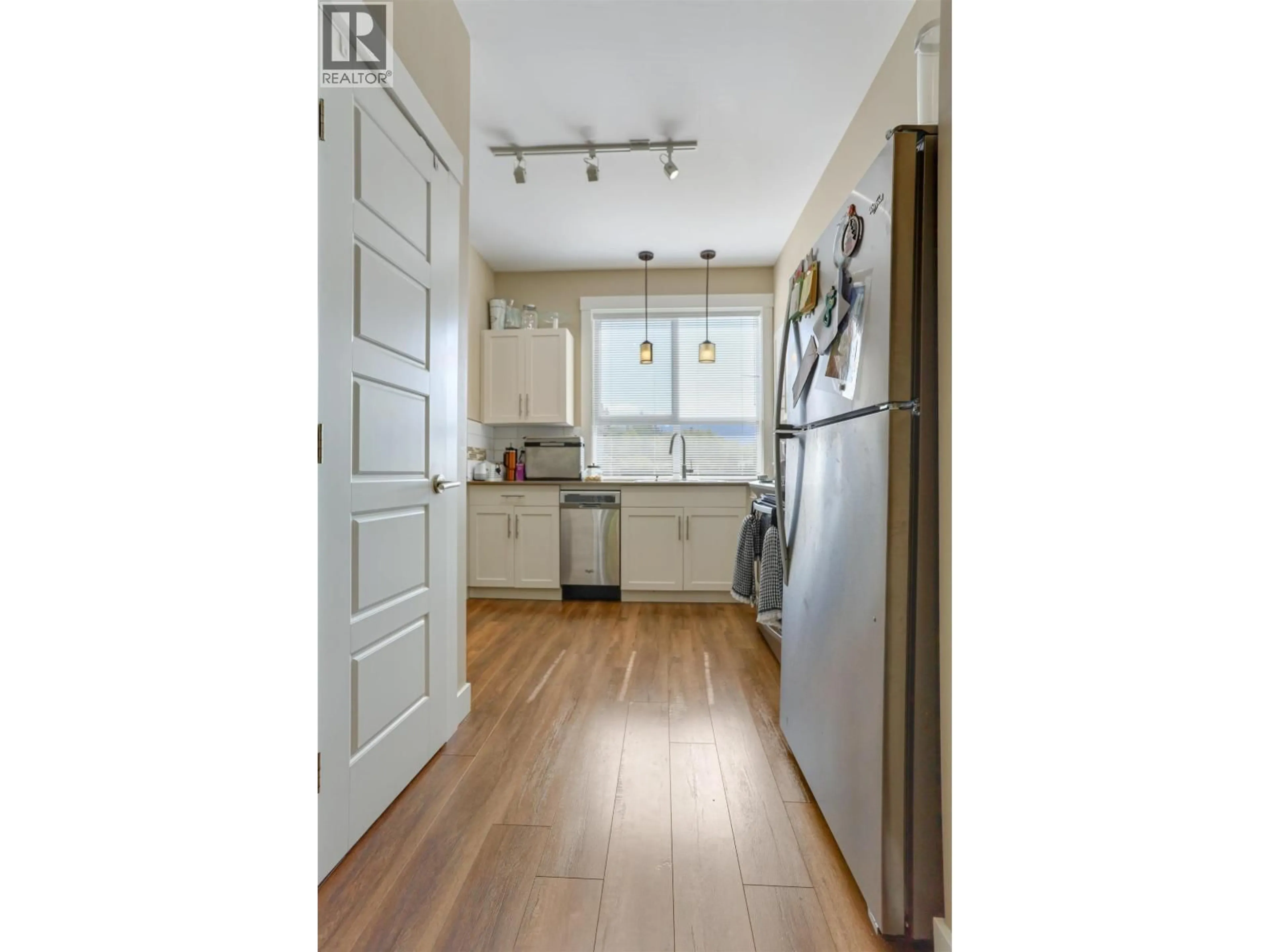 Open concept kitchen, wood/laminate floor for 404 - 110 BAXTER AVENUE, Kitimat British Columbia V8C2N9