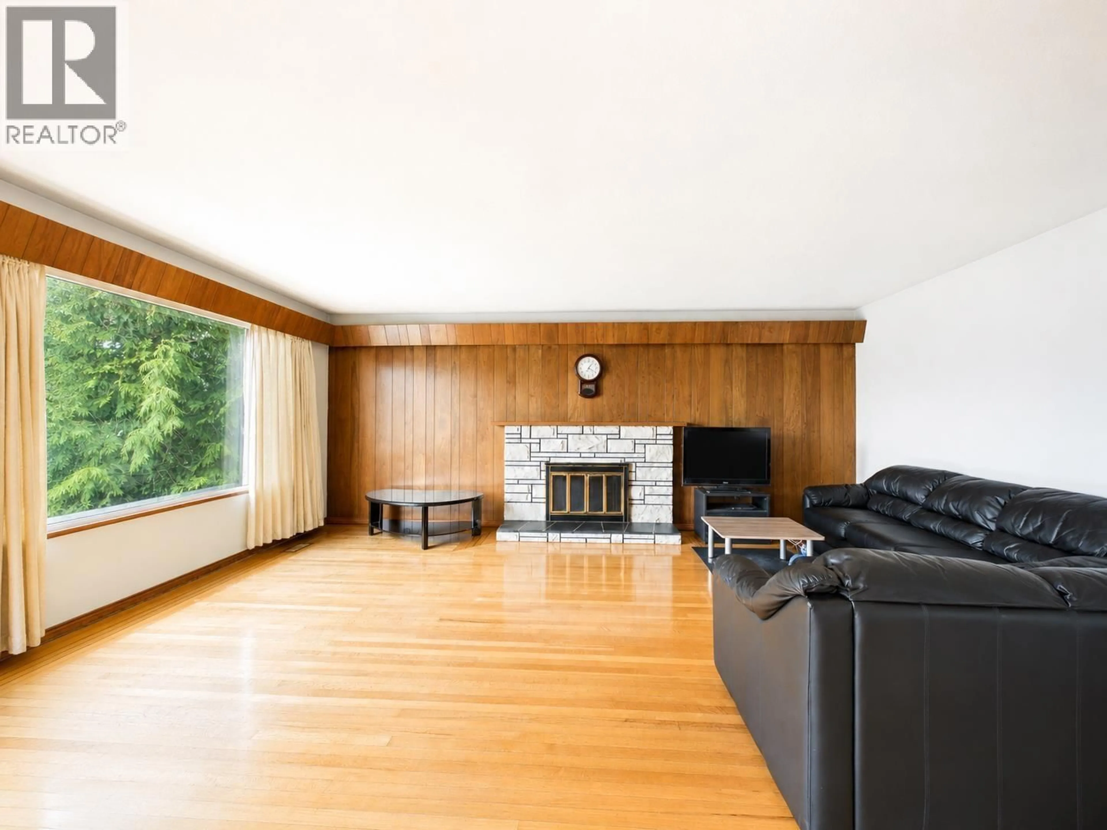 Unknown for 6096 SERVICE STREET, Burnaby British Columbia V5H1V8