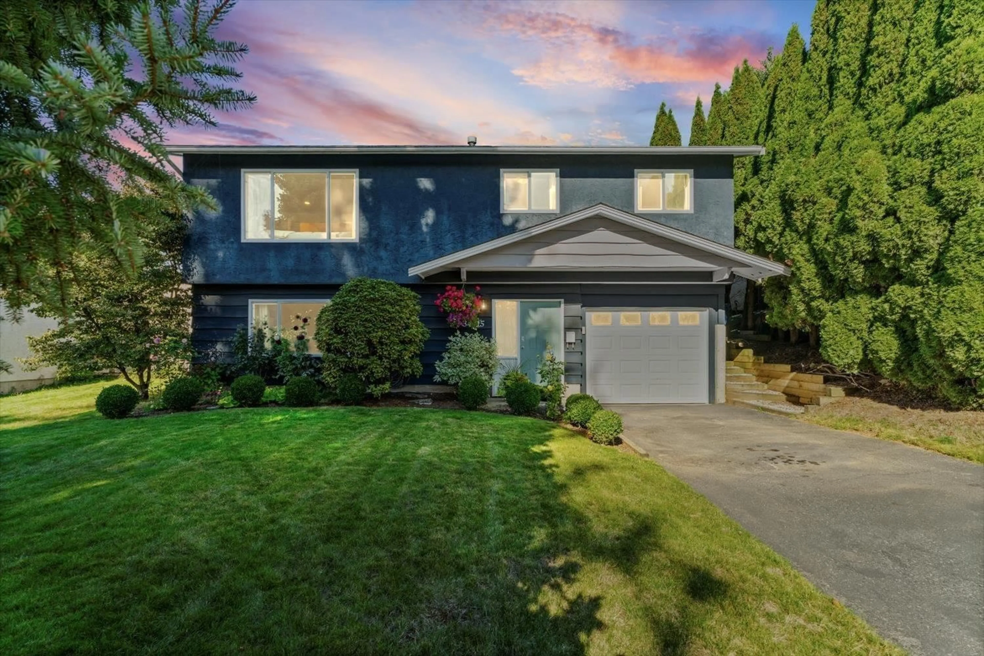 Home with vinyl exterior material, street for 34915 CHAMPLAIN CRESCENT, Abbotsford British Columbia V2S5P3
