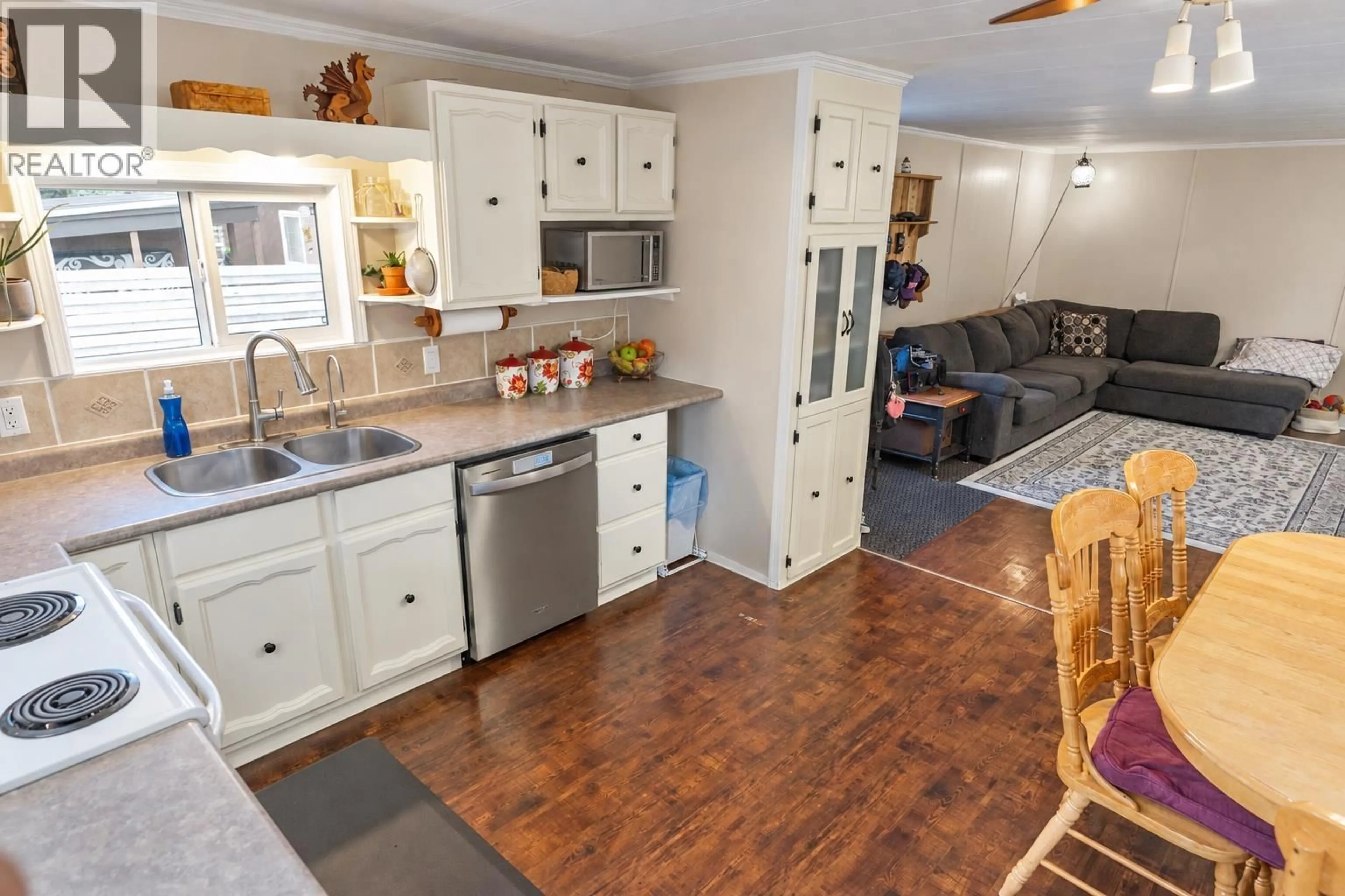 Open concept kitchen, ceramic/tile floor for 9108 76 STREET, Fort St. John British Columbia V1J4N1