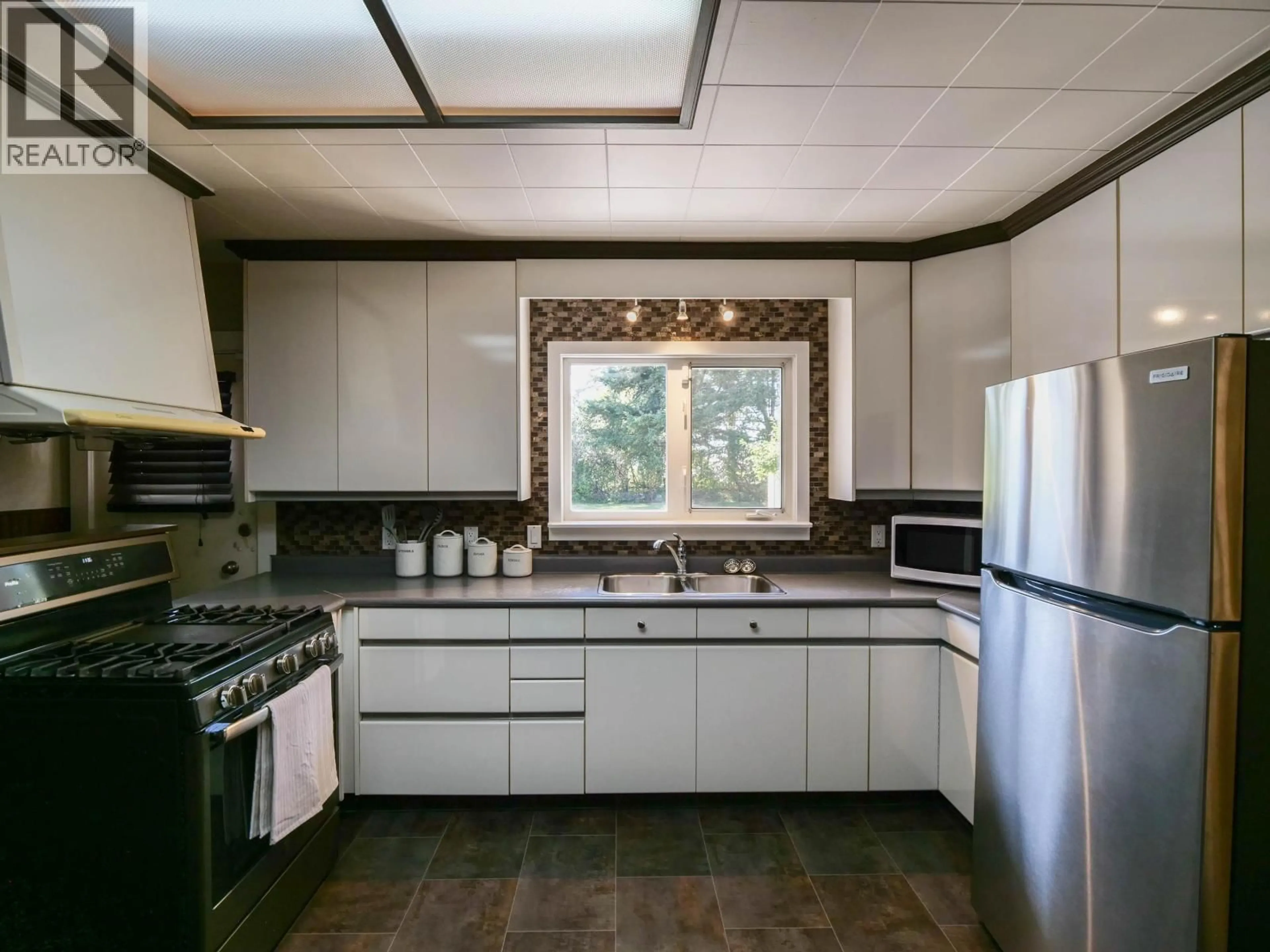 Standard kitchen, ceramic/tile floor for 108 GORDON AVENUE, Quesnel British Columbia V2J2J3