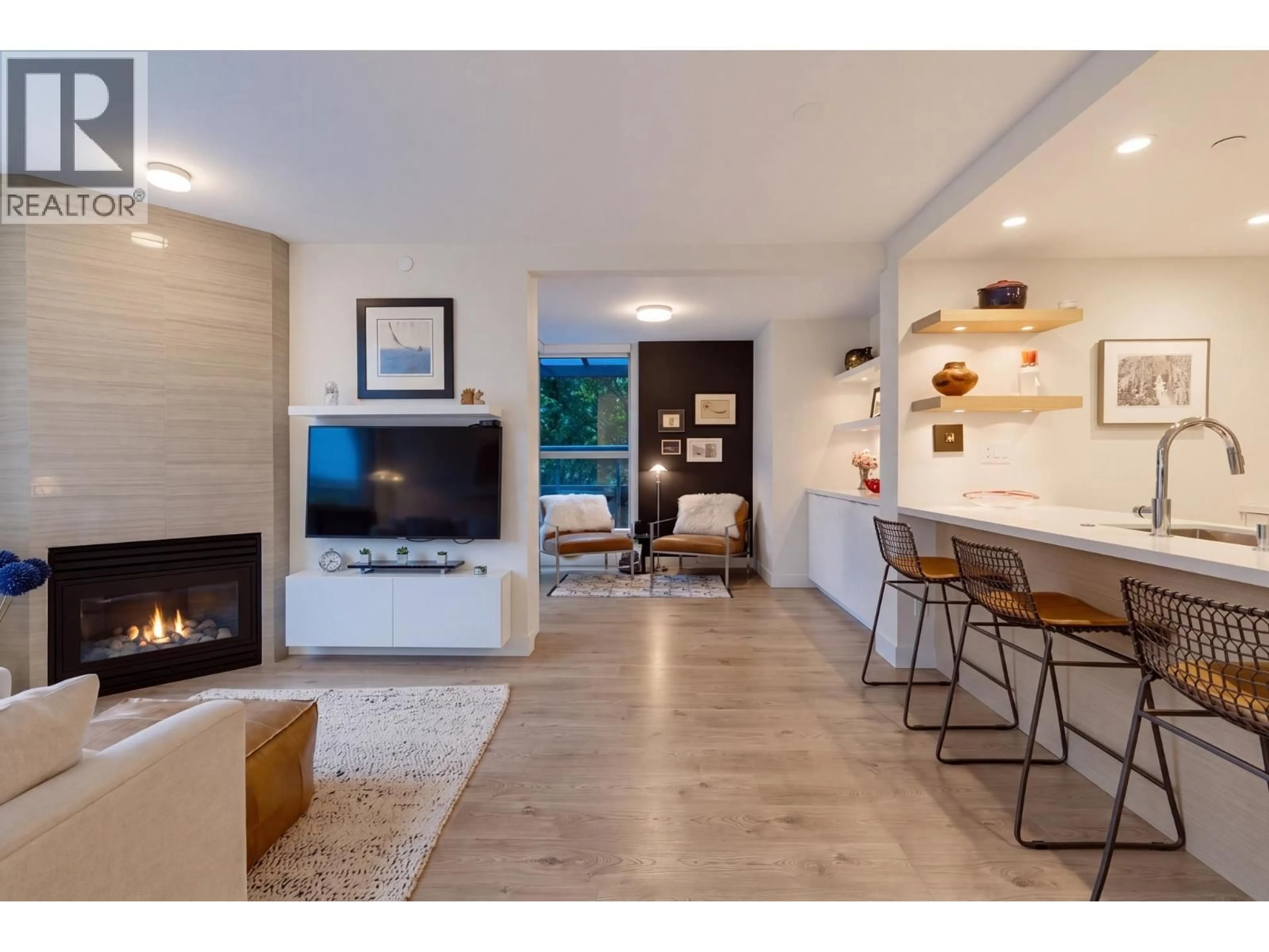 Living room with furniture, unknown for 406 - 928 RICHARDS STREET, Vancouver British Columbia V6B6P6