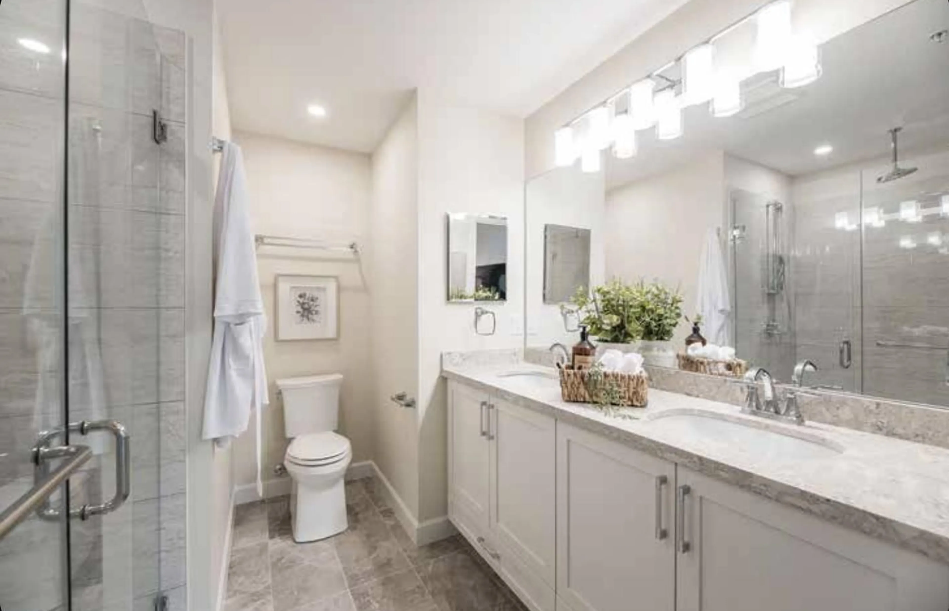 Contemporary bathroom, ceramic/tile floor for 501 - 11035 RAVINE ROAD, Surrey British Columbia V3T3X5